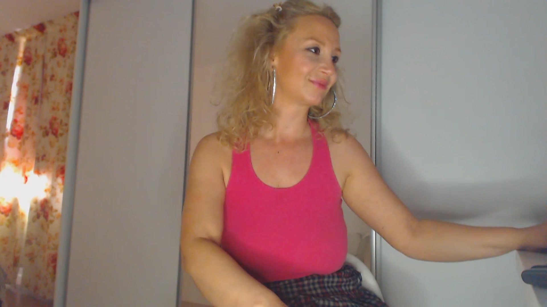 Gallery image thumbnail from Merlyn4u's myfreecams stream on, 04/24/2025, 13:15 image 19 of 20