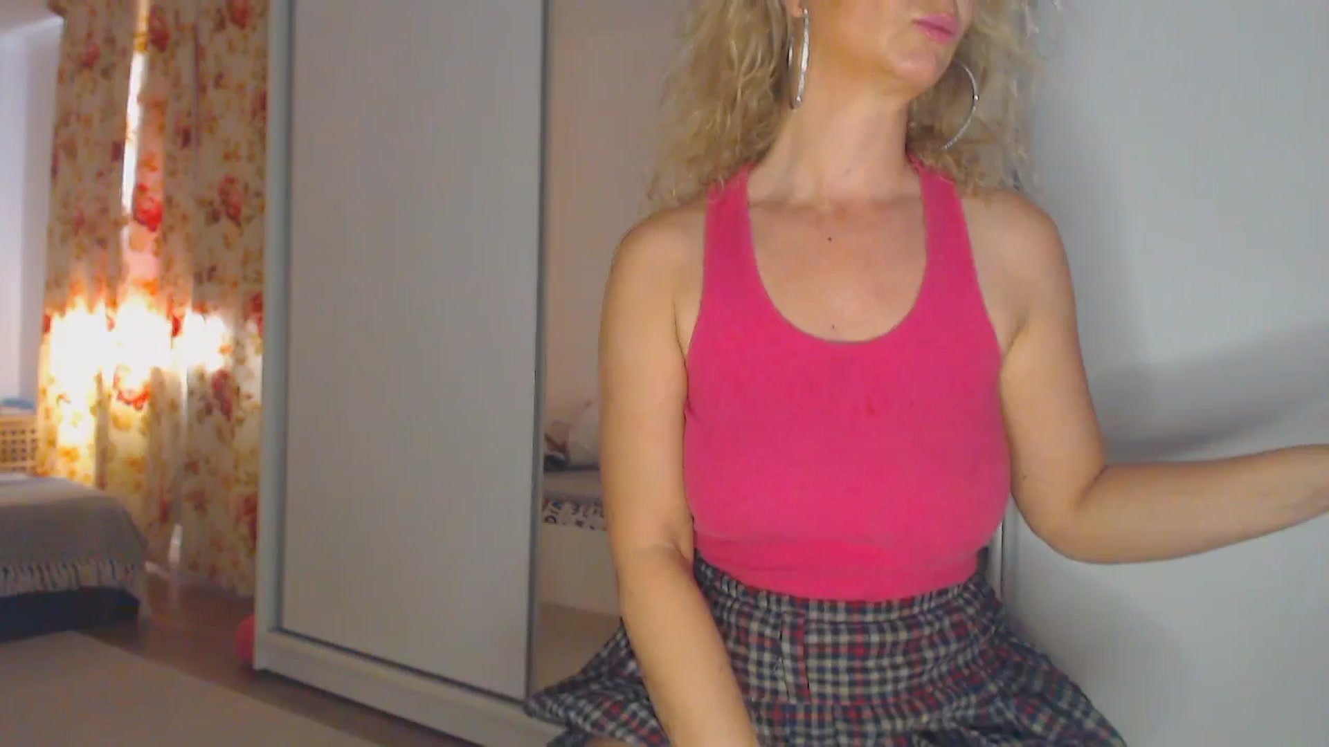 Gallery image thumbnail from Merlyn4u's myfreecams stream on, 04/24/2025, 13:15 image 12 of 20