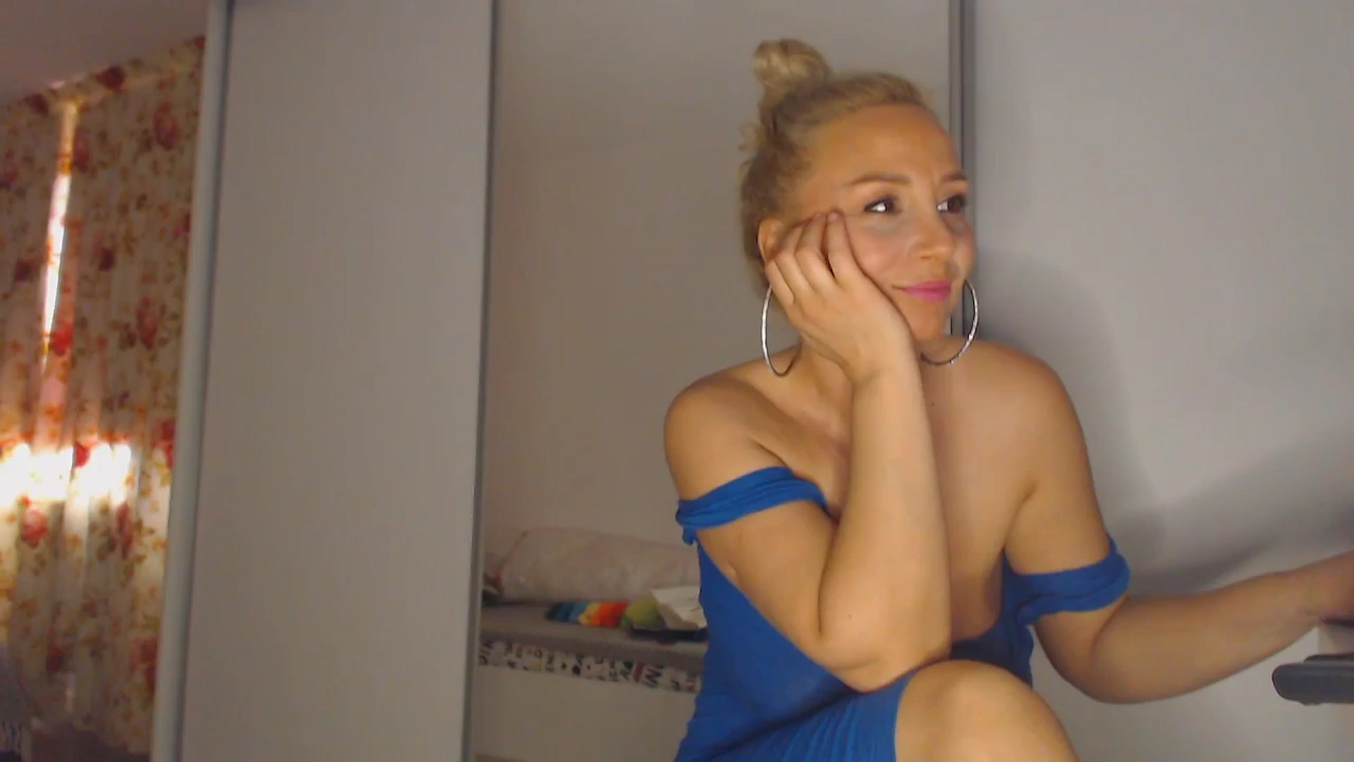 Gallery image thumbnail from Merlyn4u's myfreecams stream on, 04/25/2025, 12:11 image 11 of 20
