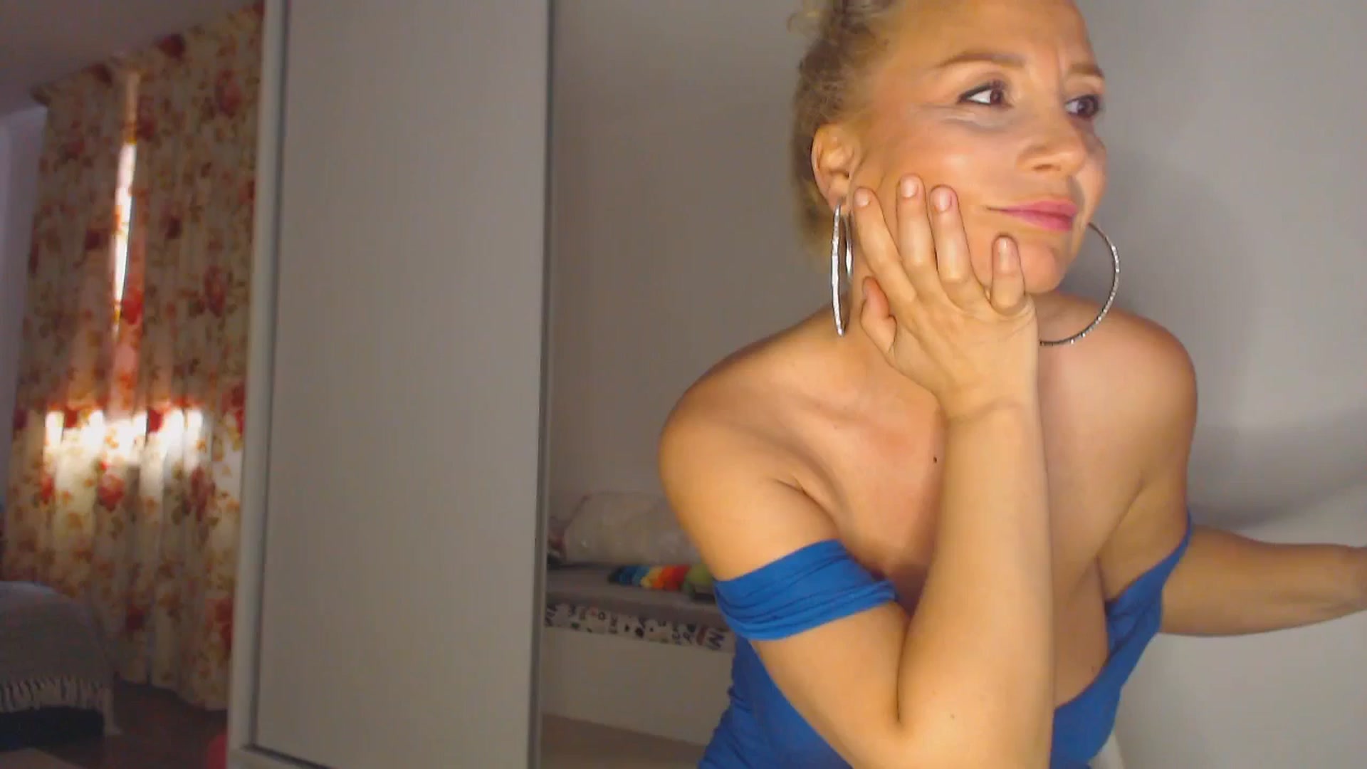 Gallery image thumbnail from Merlyn4u's myfreecams stream on, 04/25/2025, 12:52 image 16 of 20