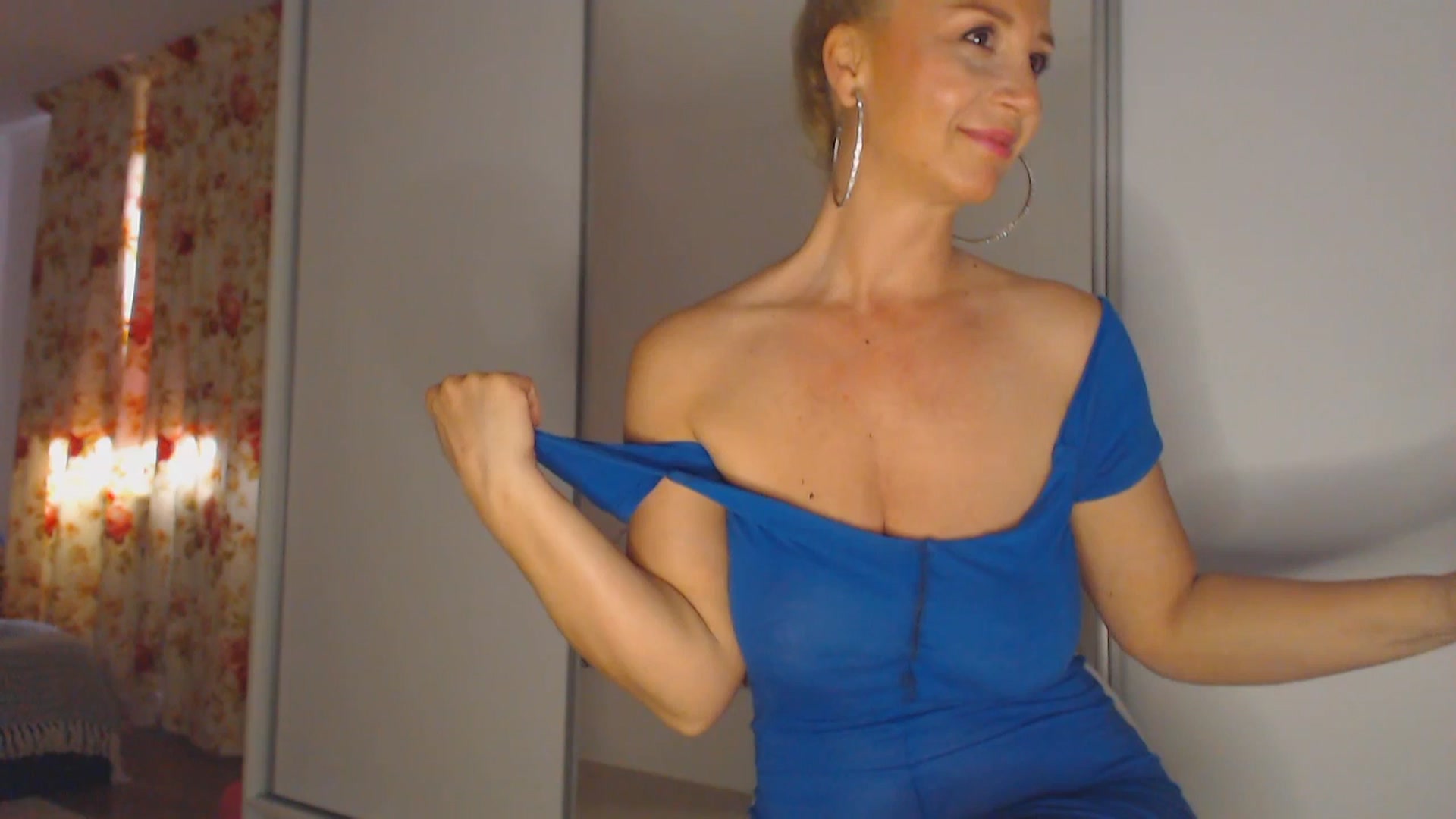 Gallery image thumbnail from Merlyn4u's myfreecams stream on, 04/25/2025, 12:52 image 3 of 20