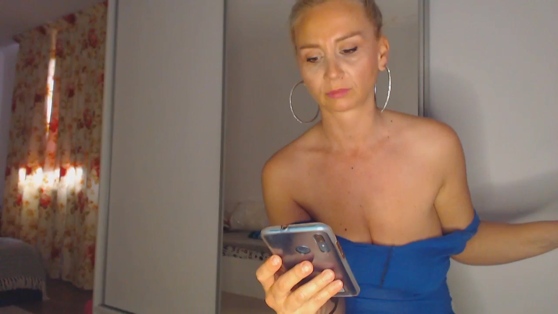 Gallery image thumbnail from Merlyn4u's myfreecams stream on, 04/25/2025, 12:52 image 11 of 20