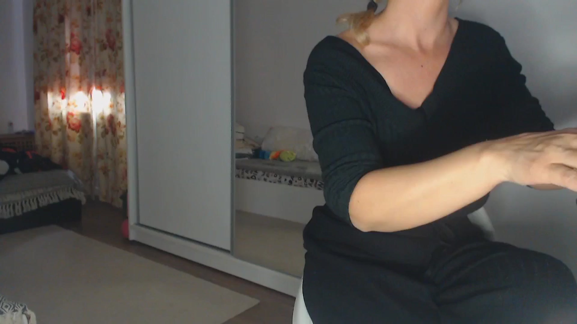 Gallery image thumbnail from Merlyn4u's myfreecams stream on, 04/27/2025, 11:45 image 2 of 20