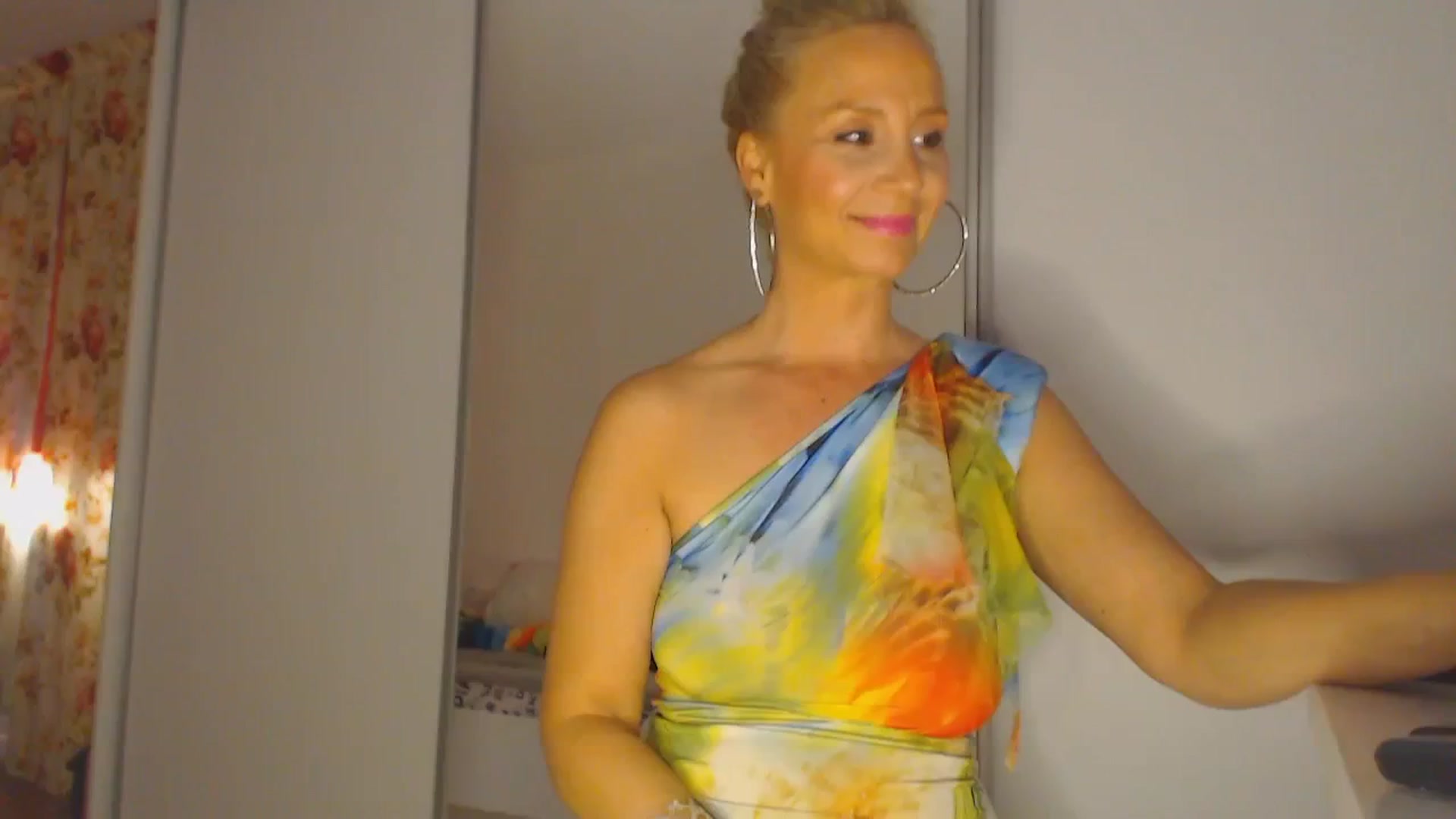 Gallery image thumbnail from Merlyn4u's myfreecams stream on, 04/27/2025, 12:17 image 5 of 20