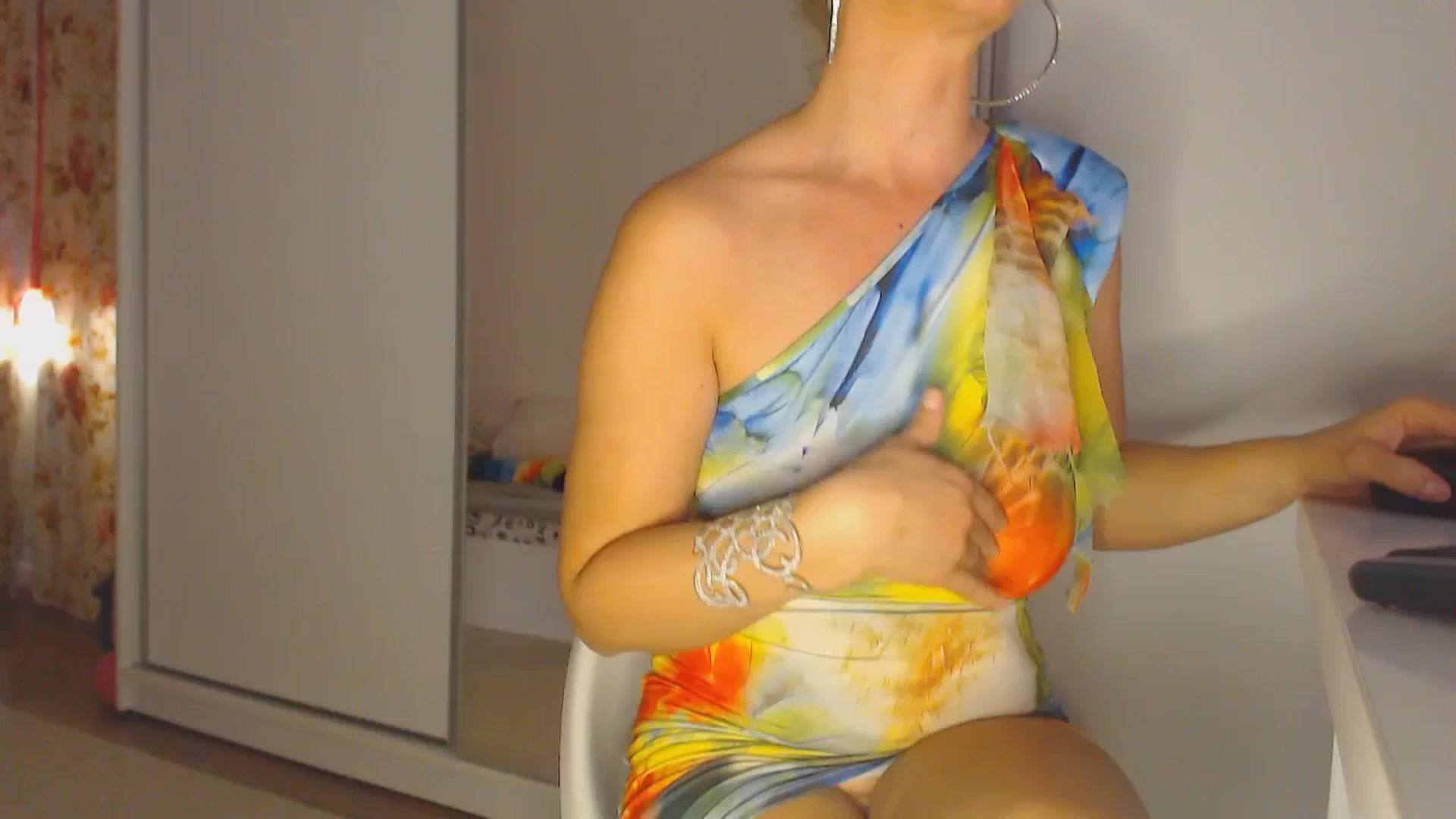 Gallery image thumbnail from Merlyn4u's myfreecams stream on, 04/27/2025, 12:17 image 11 of 20