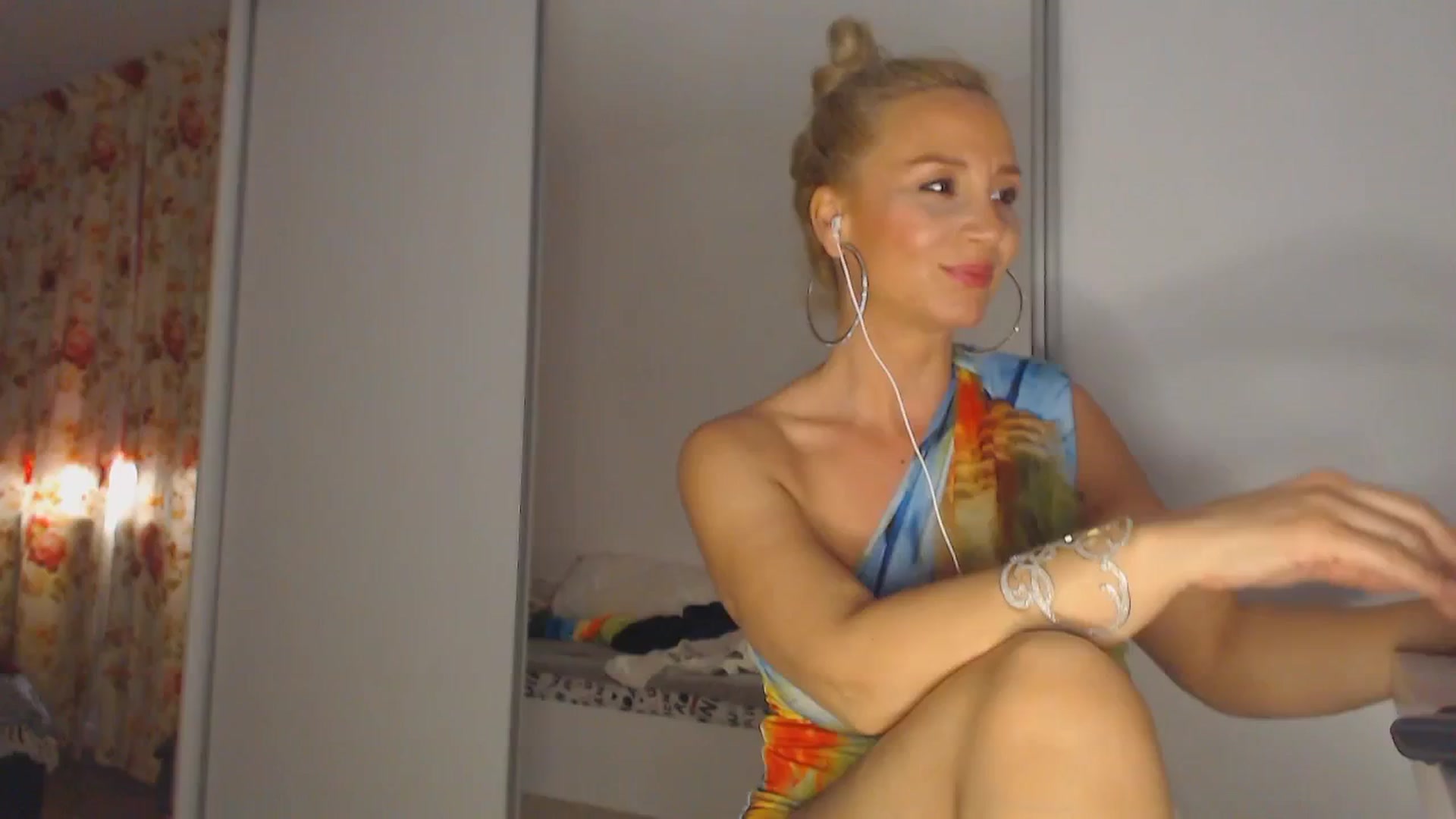 Gallery image thumbnail from Merlyn4u's myfreecams stream on, 04/27/2025, 13:53 image 6 of 20