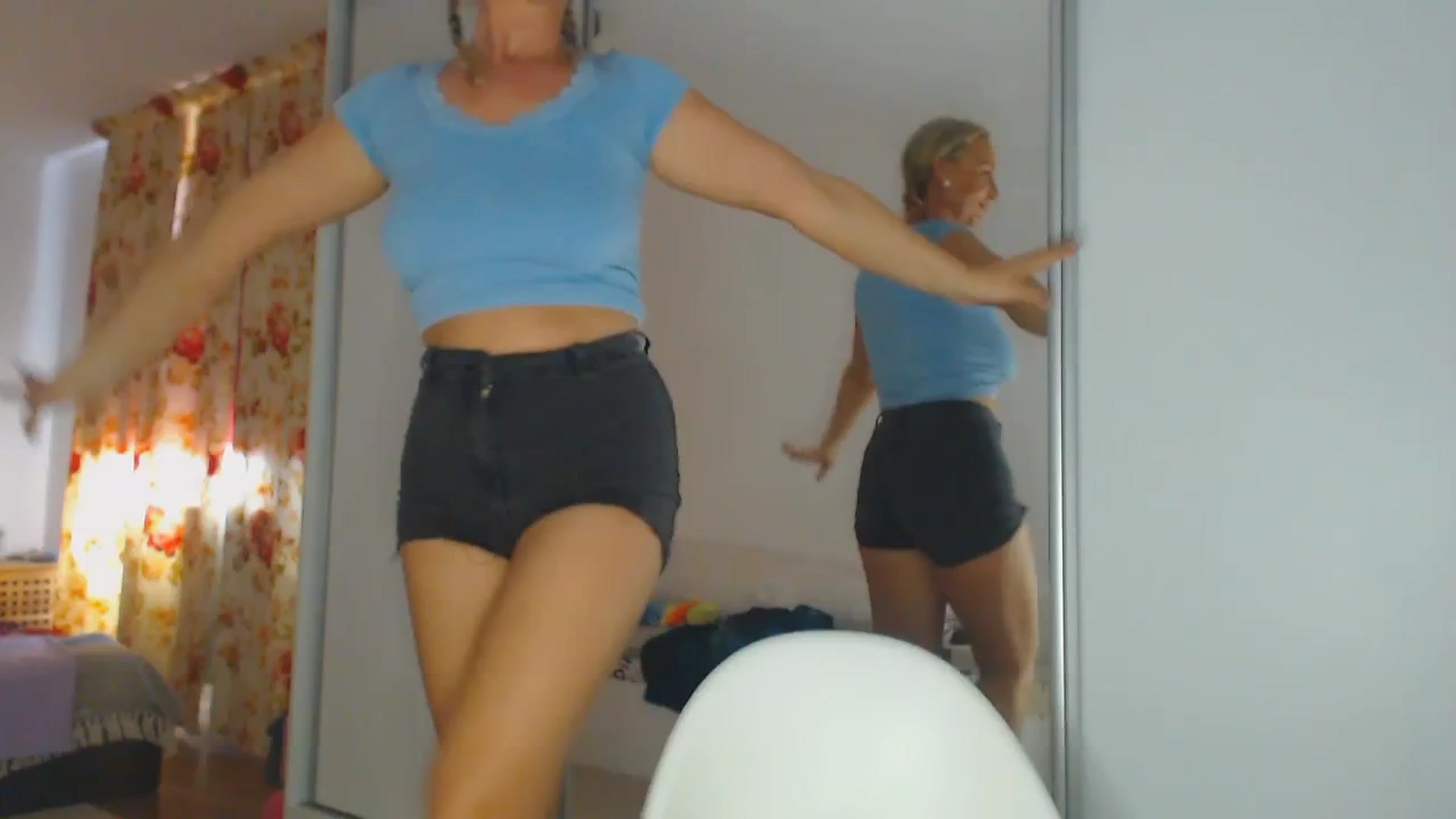 Gallery image thumbnail from Merlyn4u's myfreecams stream on, 04/28/2025, 12:06 image 16 of 20