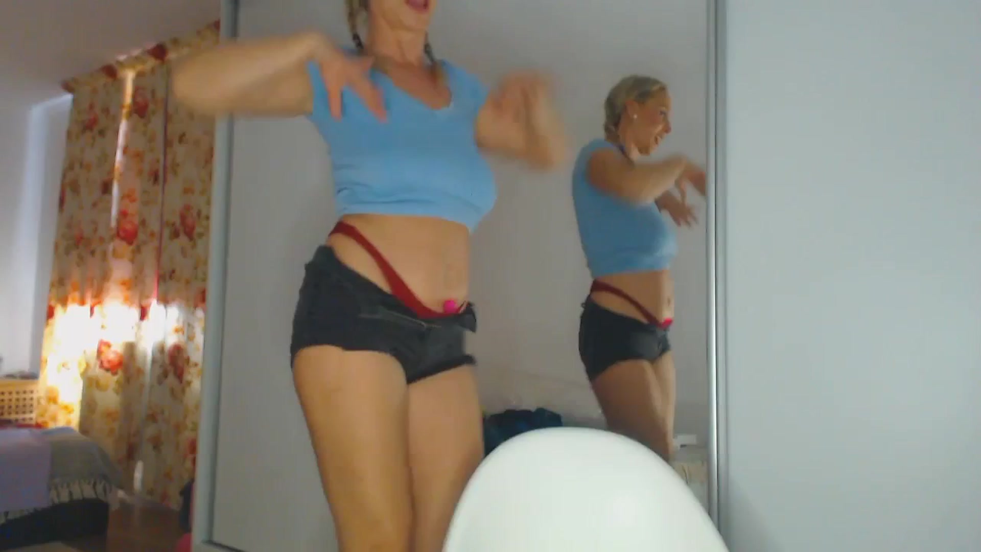 Gallery image thumbnail from Merlyn4u's myfreecams stream on, 04/28/2025, 12:06 image 2 of 20