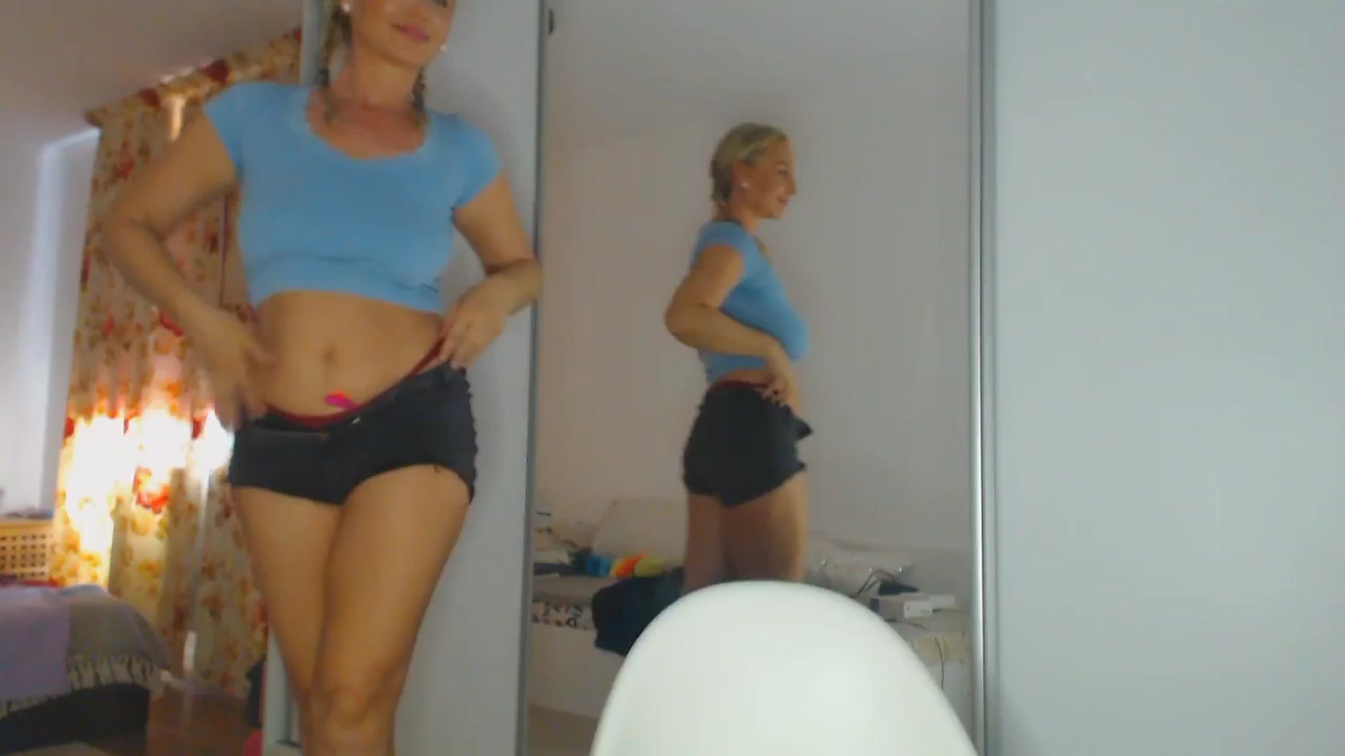 Gallery image thumbnail from Merlyn4u's myfreecams stream on, 04/28/2025, 12:06 image 15 of 20