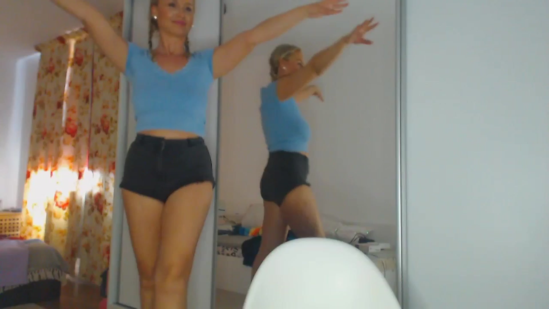 Gallery image thumbnail from Merlyn4u's myfreecams stream on, 04/28/2025, 12:06 image 18 of 20