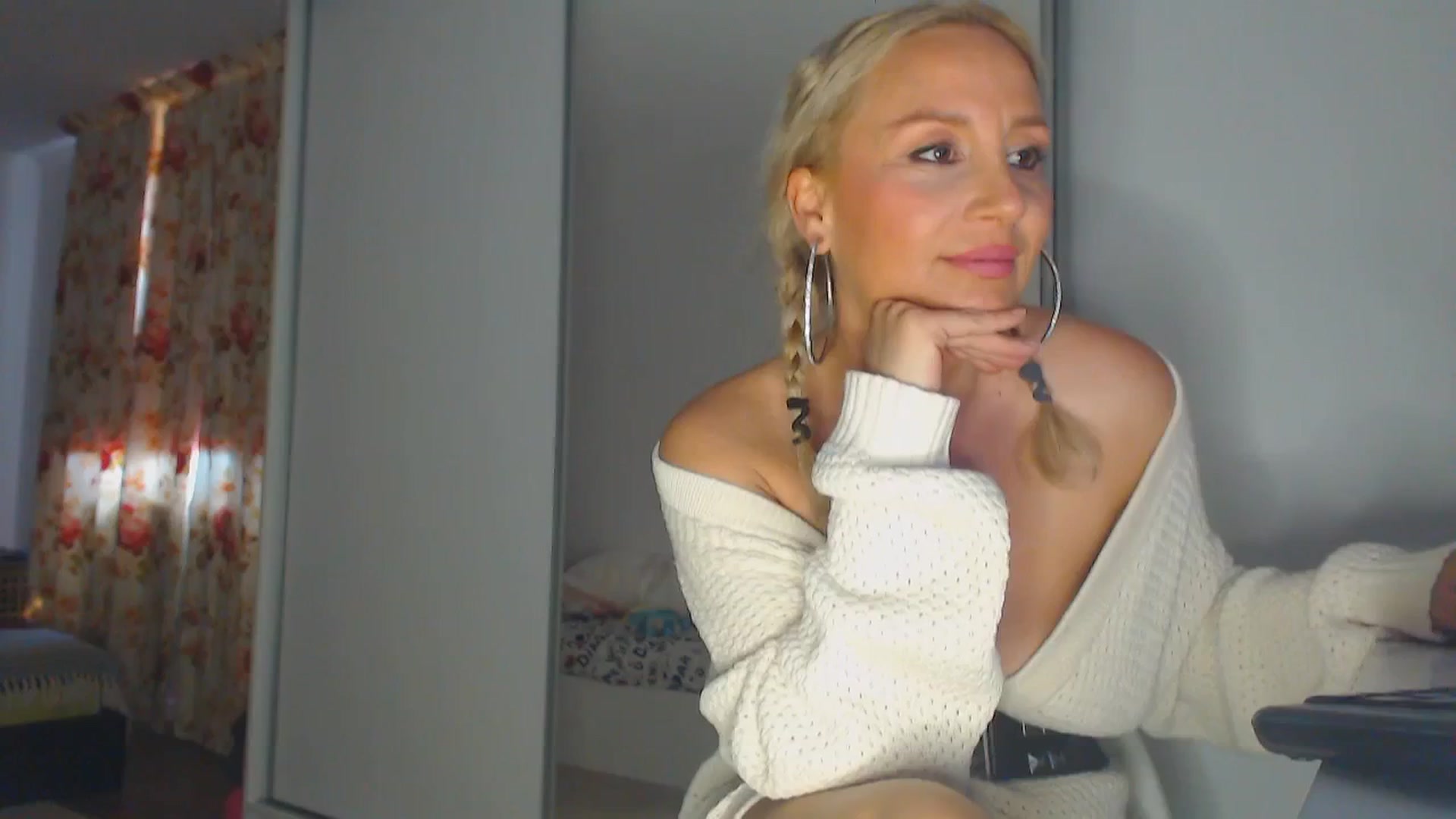 Gallery image thumbnail from Merlyn4u's myfreecams stream on, 04/29/2025, 11:38 image 15 of 20