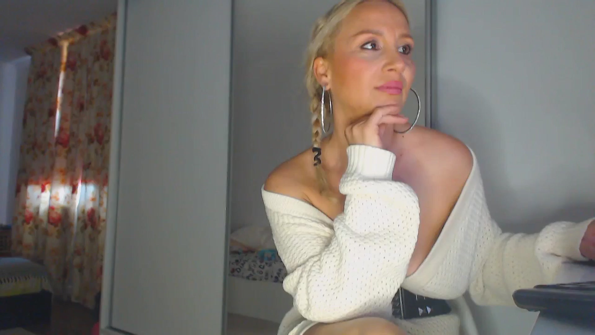 Gallery image thumbnail from Merlyn4u's myfreecams stream on, 04/29/2025, 11:38 image 13 of 20