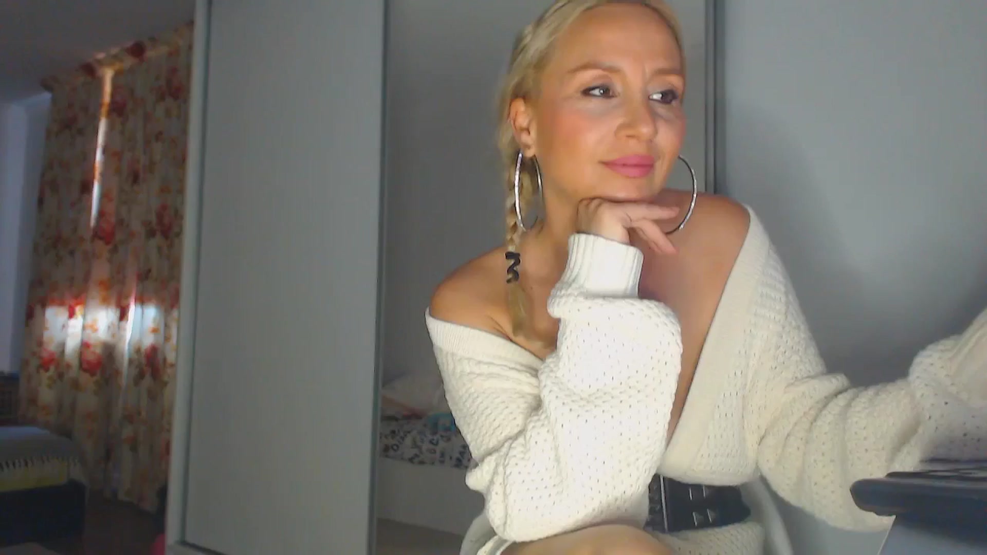 Gallery image thumbnail from Merlyn4u's myfreecams stream on, 04/29/2025, 11:38 image 11 of 20