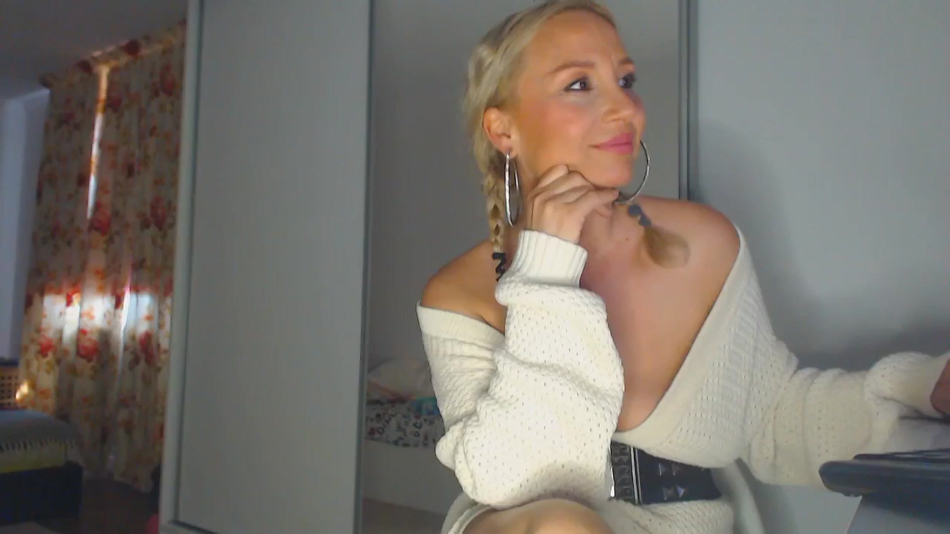 Gallery image thumbnail from Merlyn4u's myfreecams stream on, 04/29/2025, 11:38 image 19 of 20