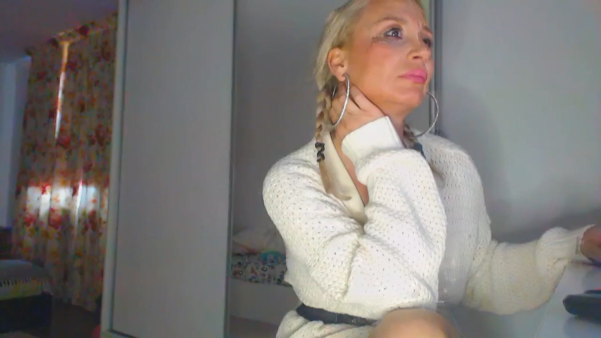 Gallery image thumbnail from Merlyn4u's myfreecams stream on, 04/29/2025, 11:38 image 7 of 20
