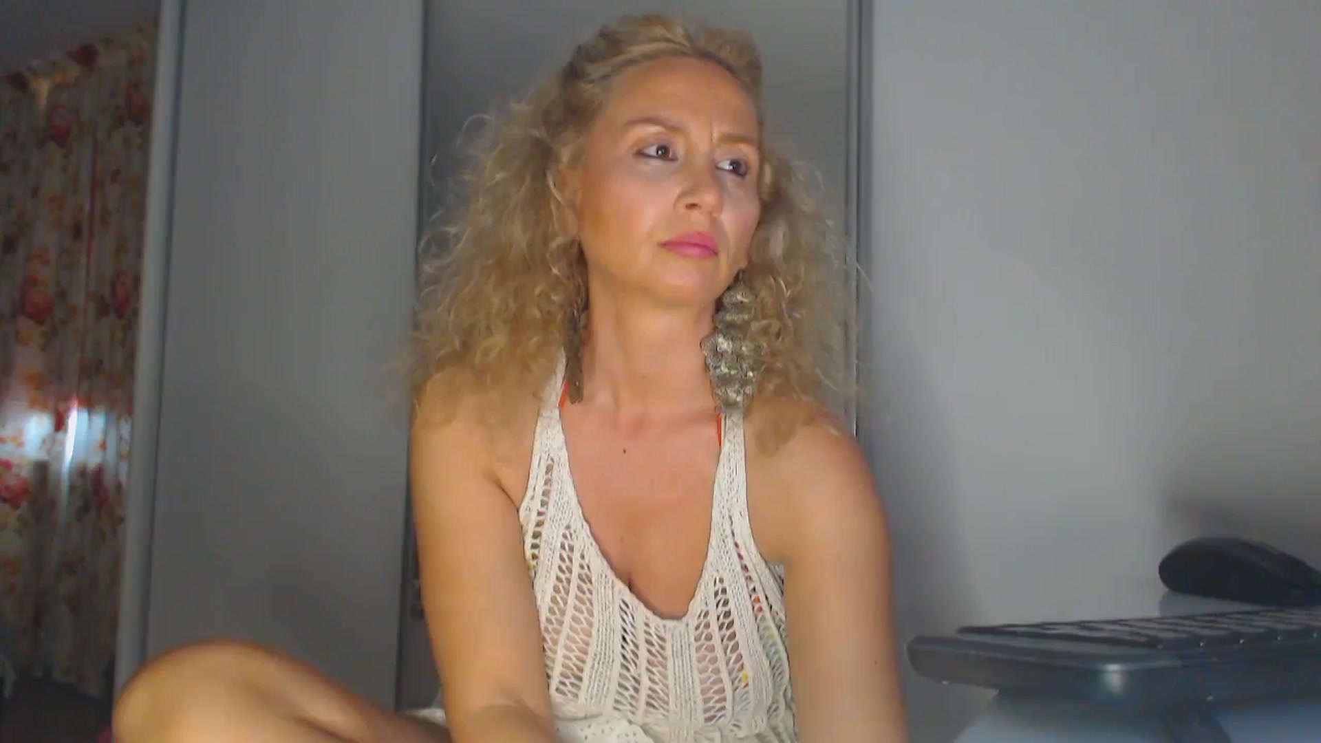Gallery image thumbnail from Merlyn4u's myfreecams stream on, 04/30/2025, 12:38 image 2 of 20