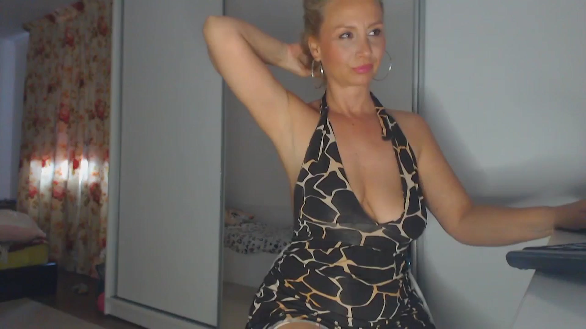 Gallery image thumbnail from Merlyn4u's myfreecams stream on, 05/05/2025, 11:01 image 3 of 20