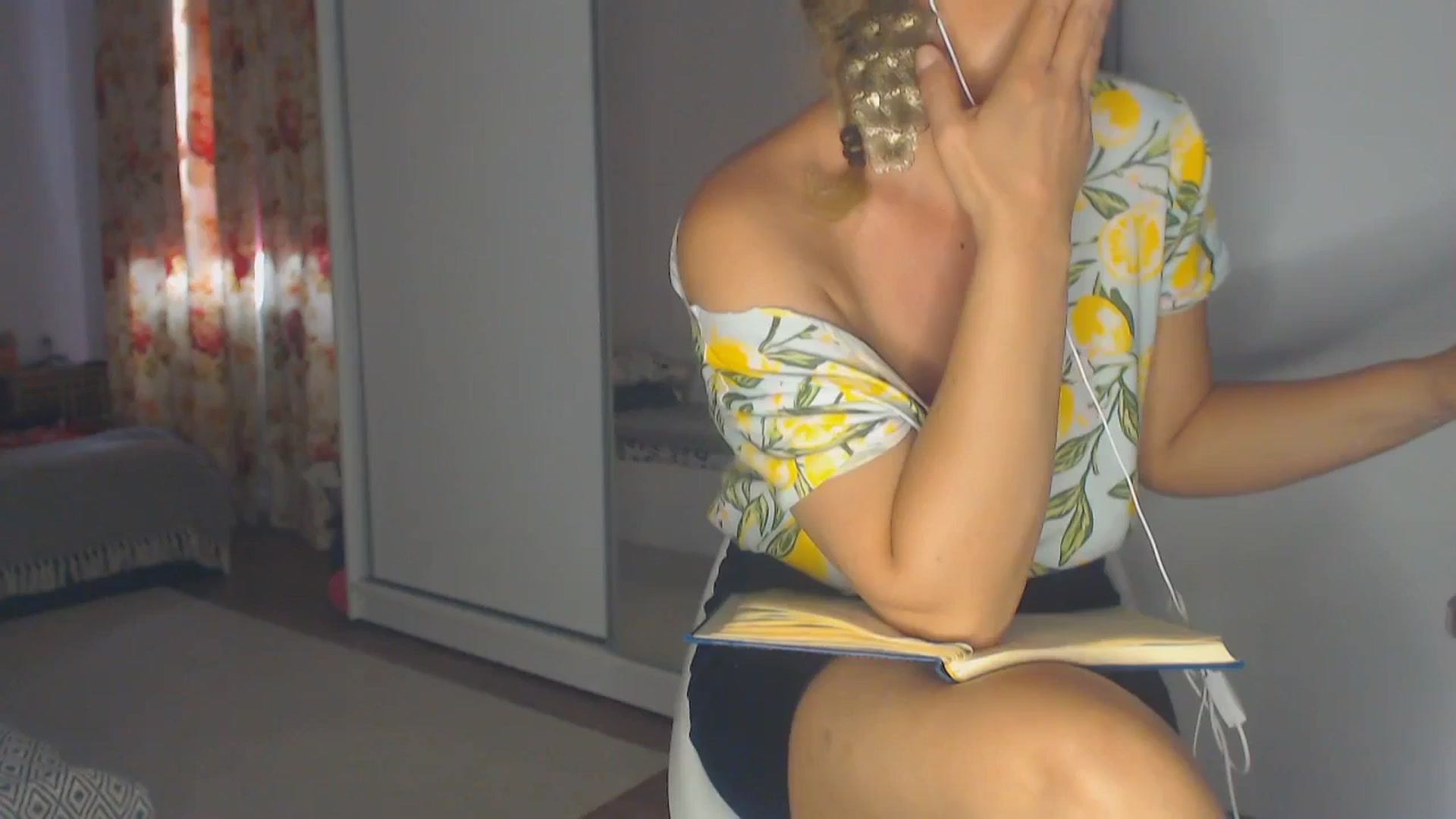 Gallery image thumbnail from Merlyn4u's myfreecams stream on, 05/07/2025, 11:21 image 10 of 20