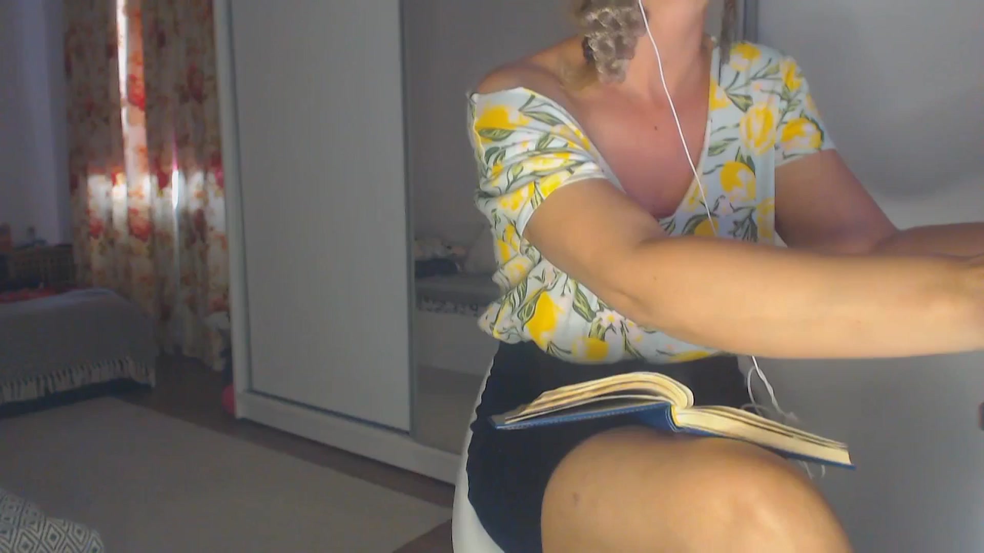 Gallery image thumbnail from Merlyn4u's myfreecams stream on, 05/07/2025, 11:21 image 9 of 20