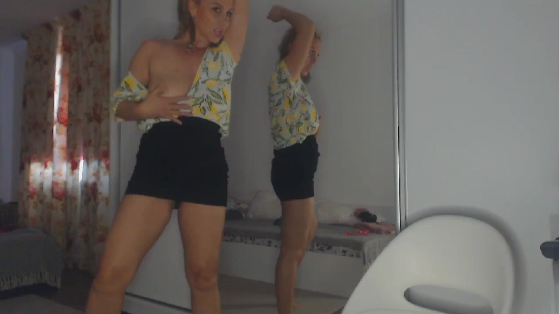 Gallery image thumbnail from Merlyn4u's myfreecams stream on, 05/07/2025, 11:21 image 11 of 20