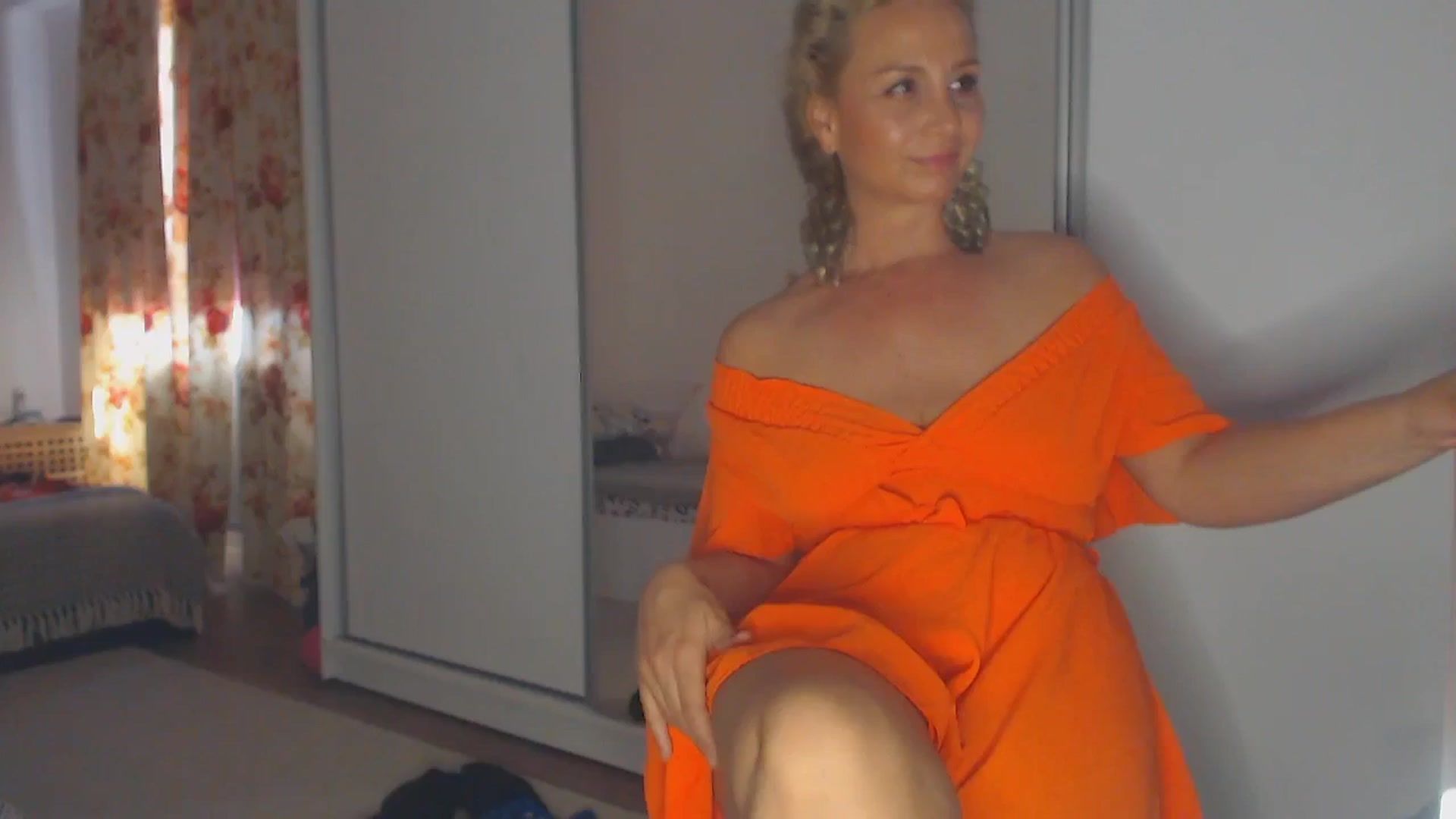 Gallery image thumbnail from Merlyn4u's myfreecams stream on, 05/07/2025, 12:03 image 3 of 20