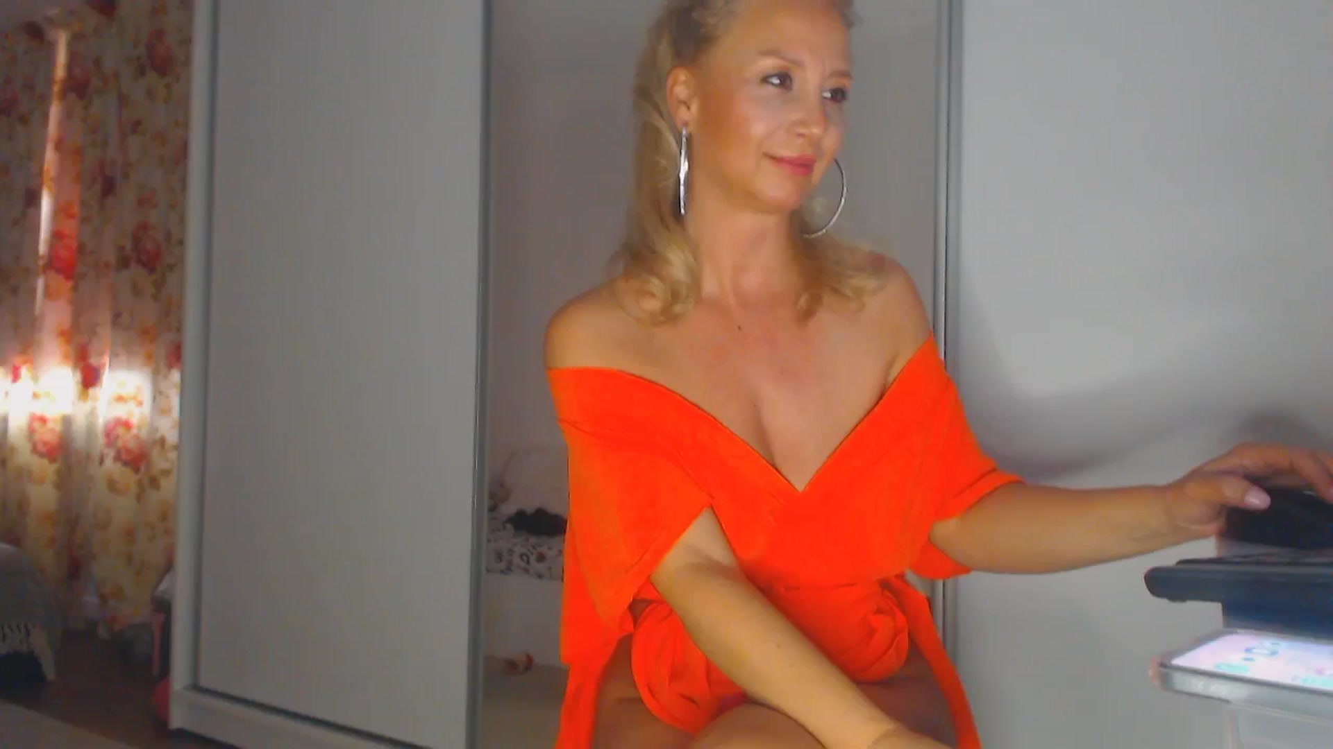 Gallery image thumbnail from Merlyn4u's myfreecams stream on, 05/12/2025, 12:08 image 8 of 20