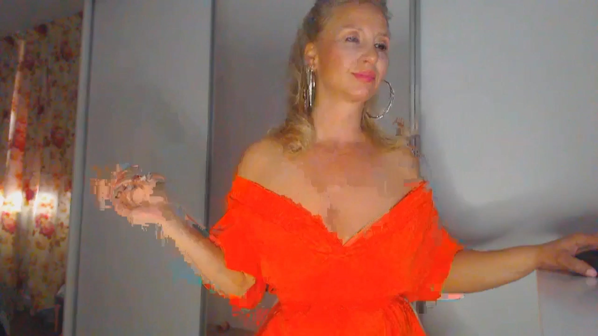 Gallery image thumbnail from Merlyn4u's myfreecams stream on, 05/12/2025, 12:08 image 3 of 20
