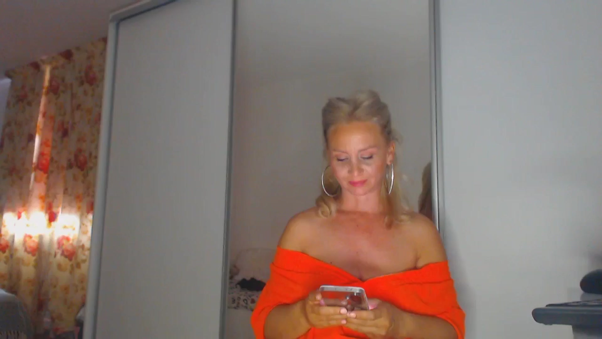 Gallery image thumbnail from Merlyn4u's myfreecams stream on, 05/12/2025, 12:08 image 10 of 20