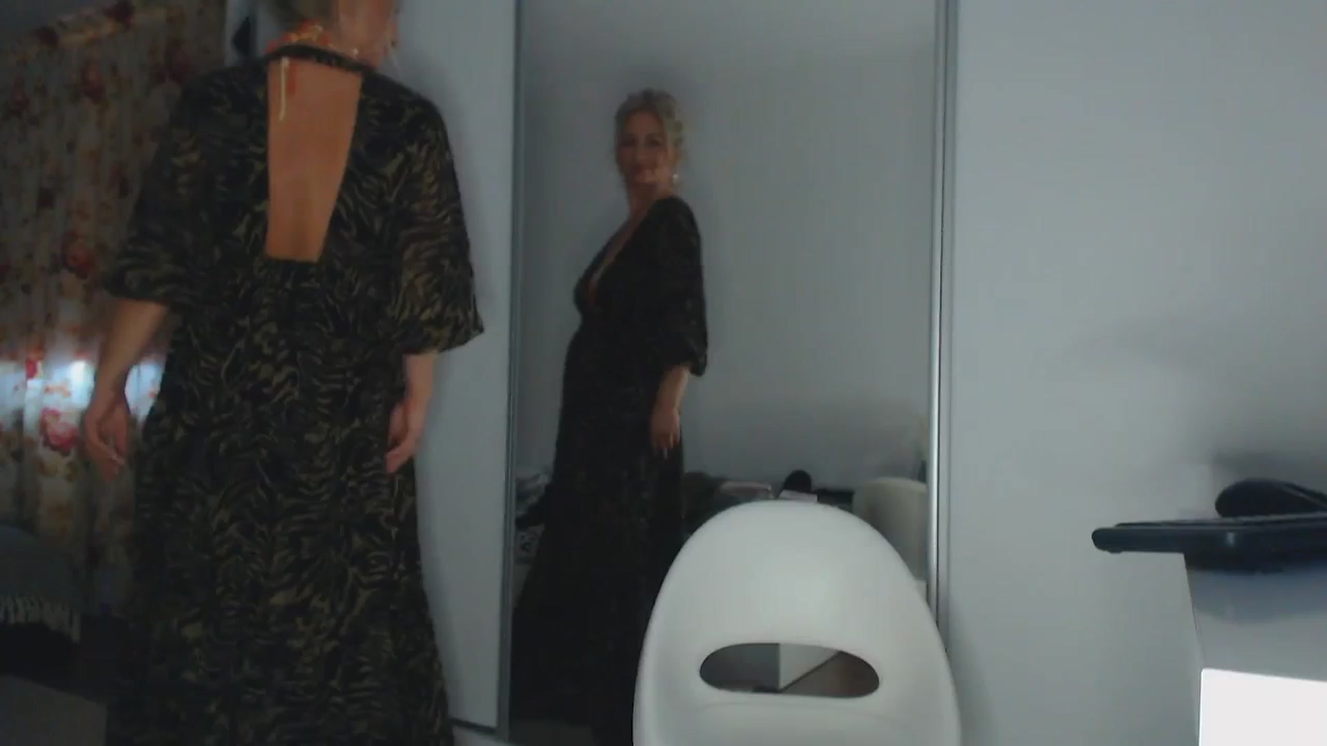 Gallery image thumbnail from Merlyn4u's myfreecams stream on, 05/15/2025, 11:13 image 18 of 20