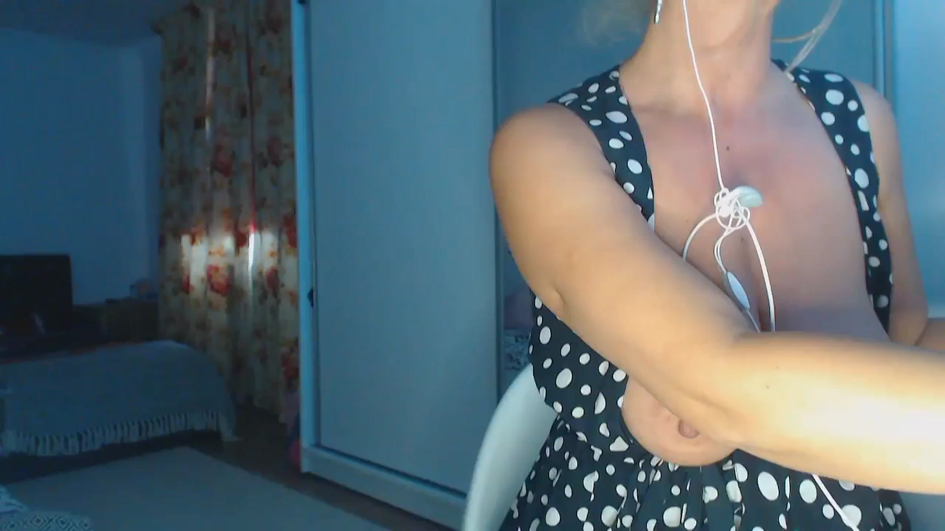 Gallery image thumbnail from Merlyn4u's myfreecams stream on, 05/17/2025, 14:02 image 6 of 20