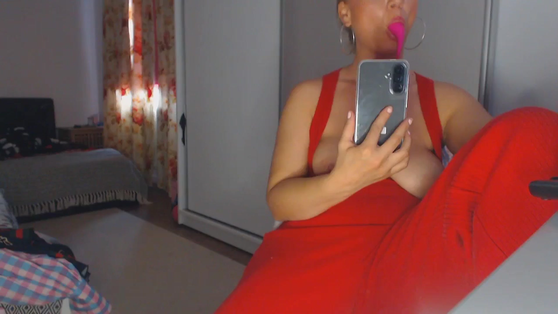 Gallery image thumbnail from Merlyn4u's myfreecams stream on, 05/18/2025, 12:03 image 2 of 20