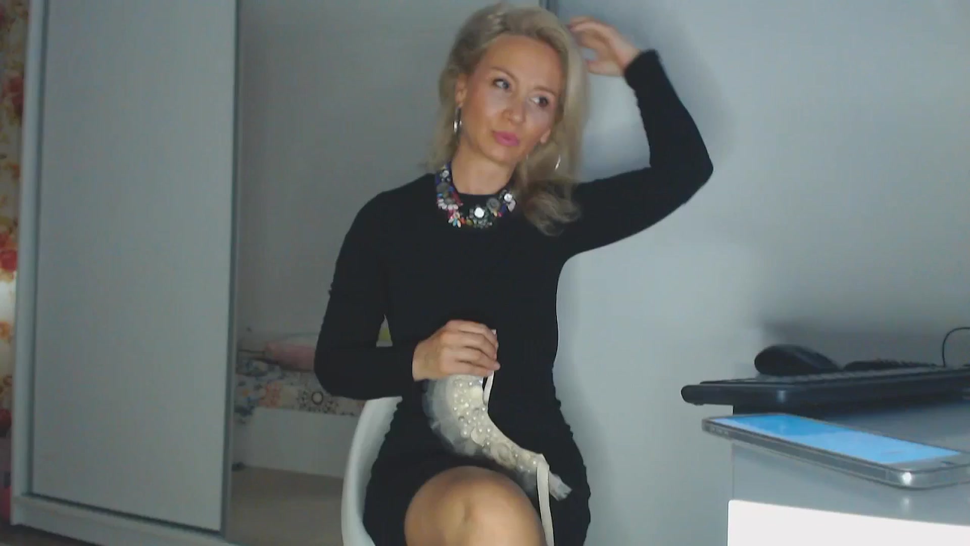 Gallery image thumbnail from Merlyn4u's myfreecams stream on, 05/26/2025, 07:52 image 10 of 20