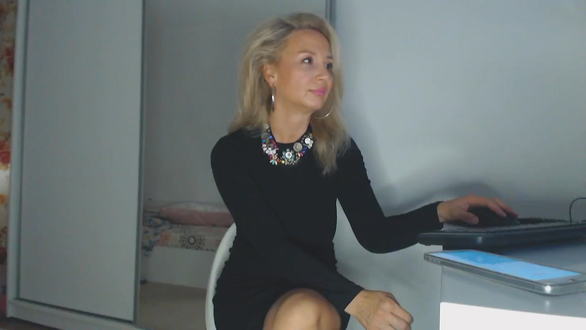 Gallery image thumbnail from Merlyn4u's myfreecams stream on, 05/26/2025, 07:52 image 13 of 20