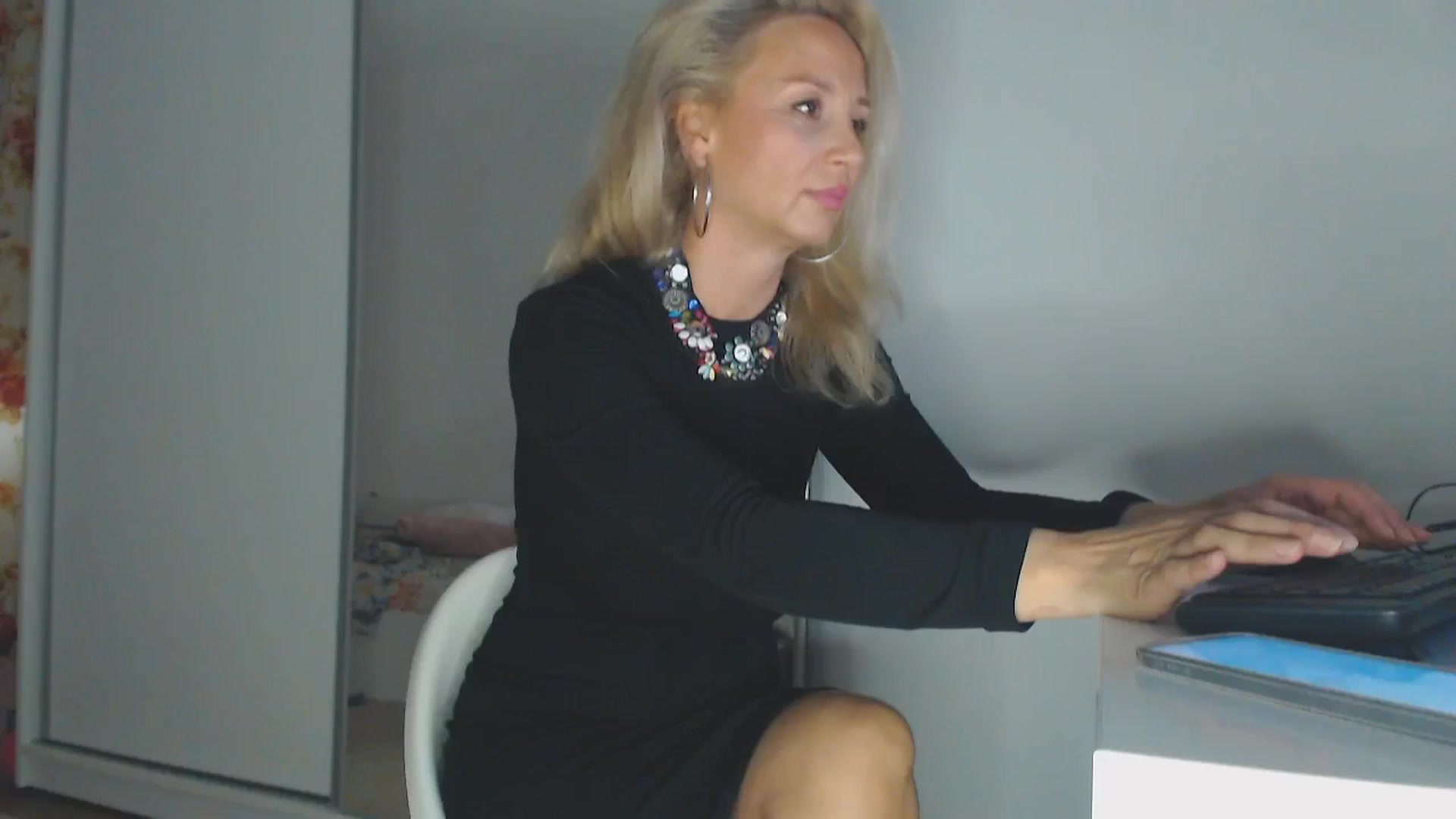 Gallery image thumbnail from Merlyn4u's myfreecams stream on, 05/26/2025, 07:52 image 1 of 20