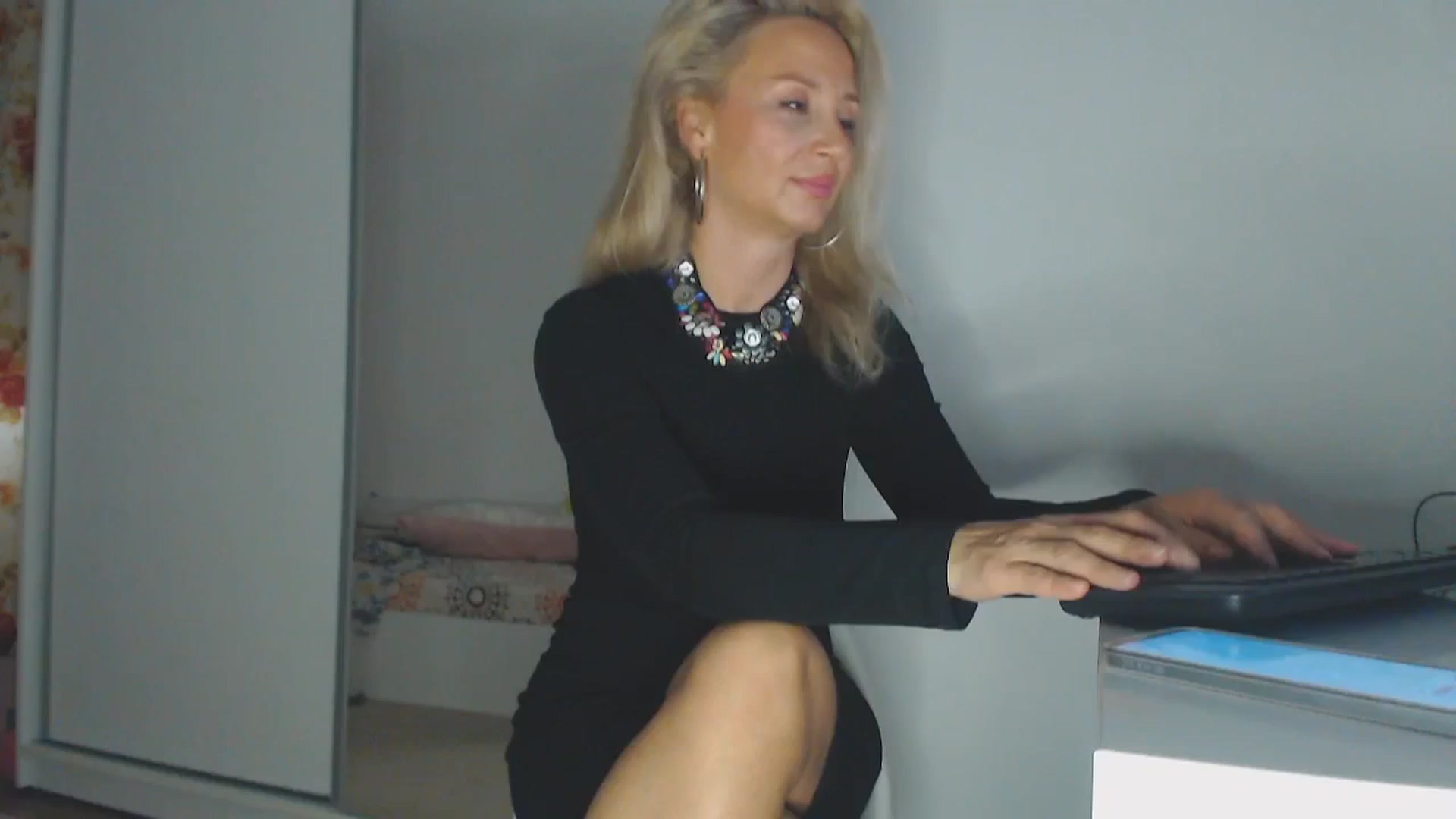 Gallery image thumbnail from Merlyn4u's myfreecams stream on, 05/26/2025, 07:52 image 4 of 20