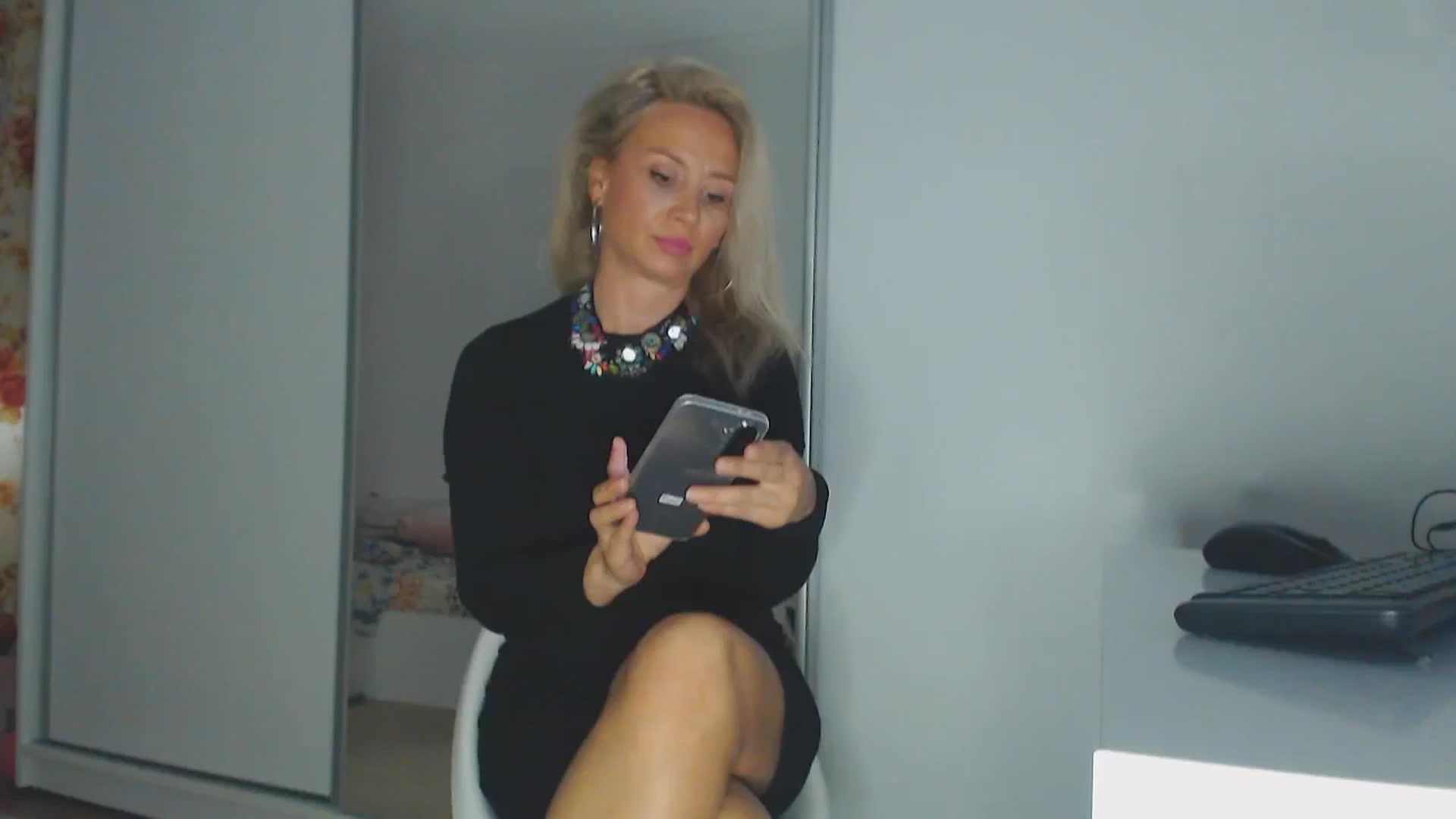 Gallery image thumbnail from Merlyn4u's myfreecams stream on, 05/26/2025, 07:52 image 2 of 20