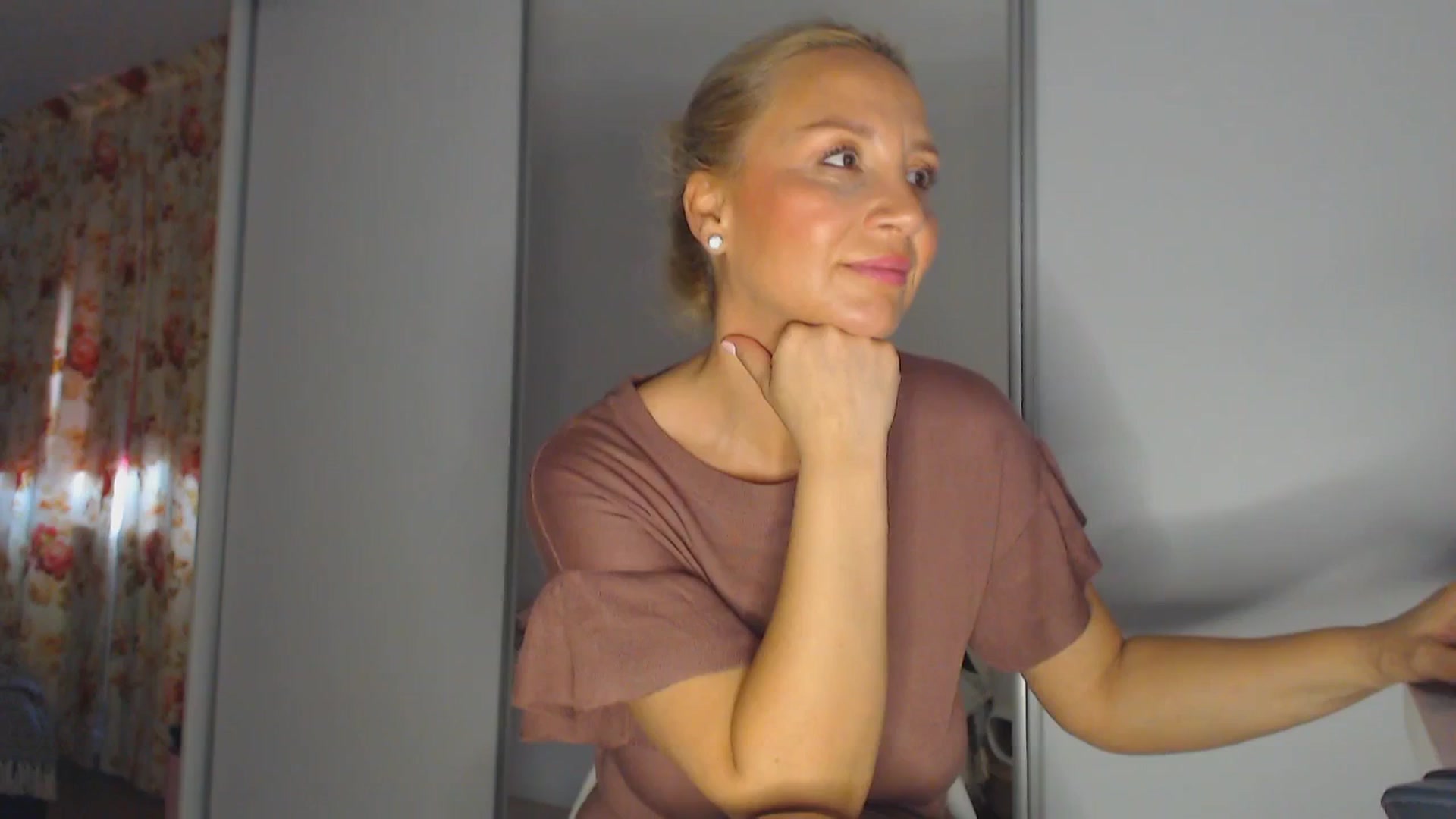 Gallery image thumbnail from Merlyn4u's myfreecams stream on, 05/31/2025, 11:12 image 10 of 20