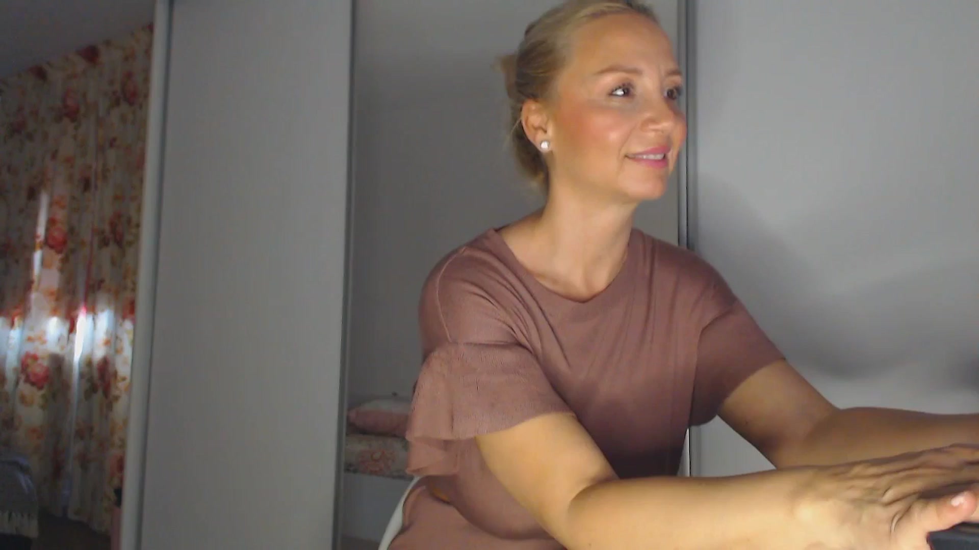 Gallery image thumbnail from Merlyn4u's myfreecams stream on, 05/31/2025, 11:12 image 8 of 20