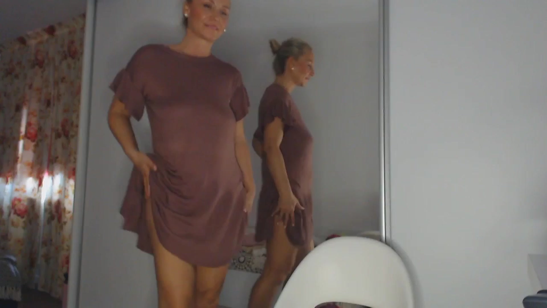 Gallery image thumbnail from Merlyn4u's myfreecams stream on, 05/31/2025, 11:12 image 12 of 20