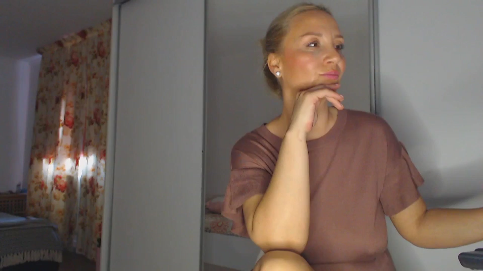 Gallery image thumbnail from Merlyn4u's myfreecams stream on, 05/31/2025, 11:12 image 4 of 20