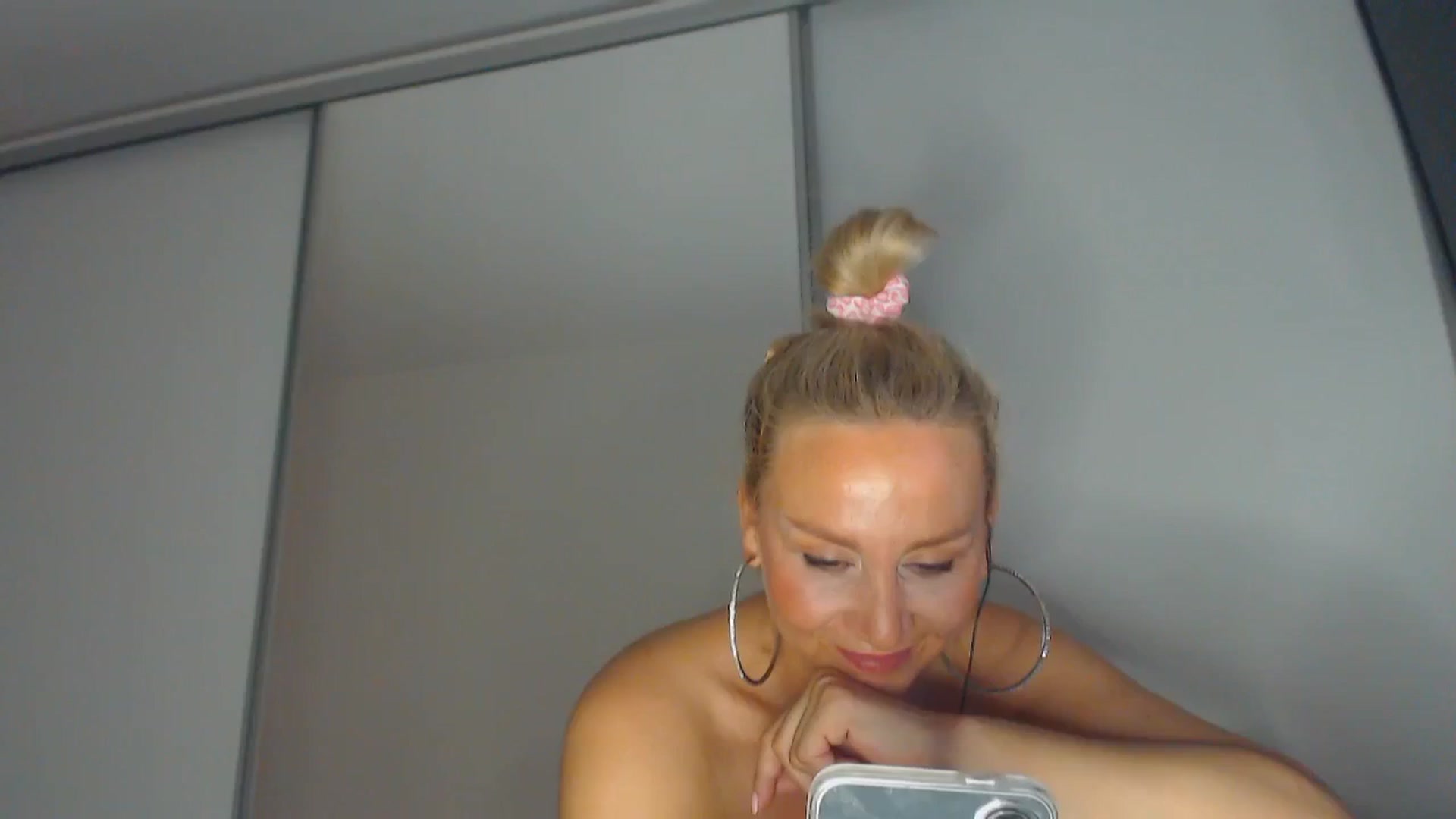 Gallery image thumbnail from Merlyn4u's myfreecams stream on, 06/01/2025, 14:05 image 9 of 20