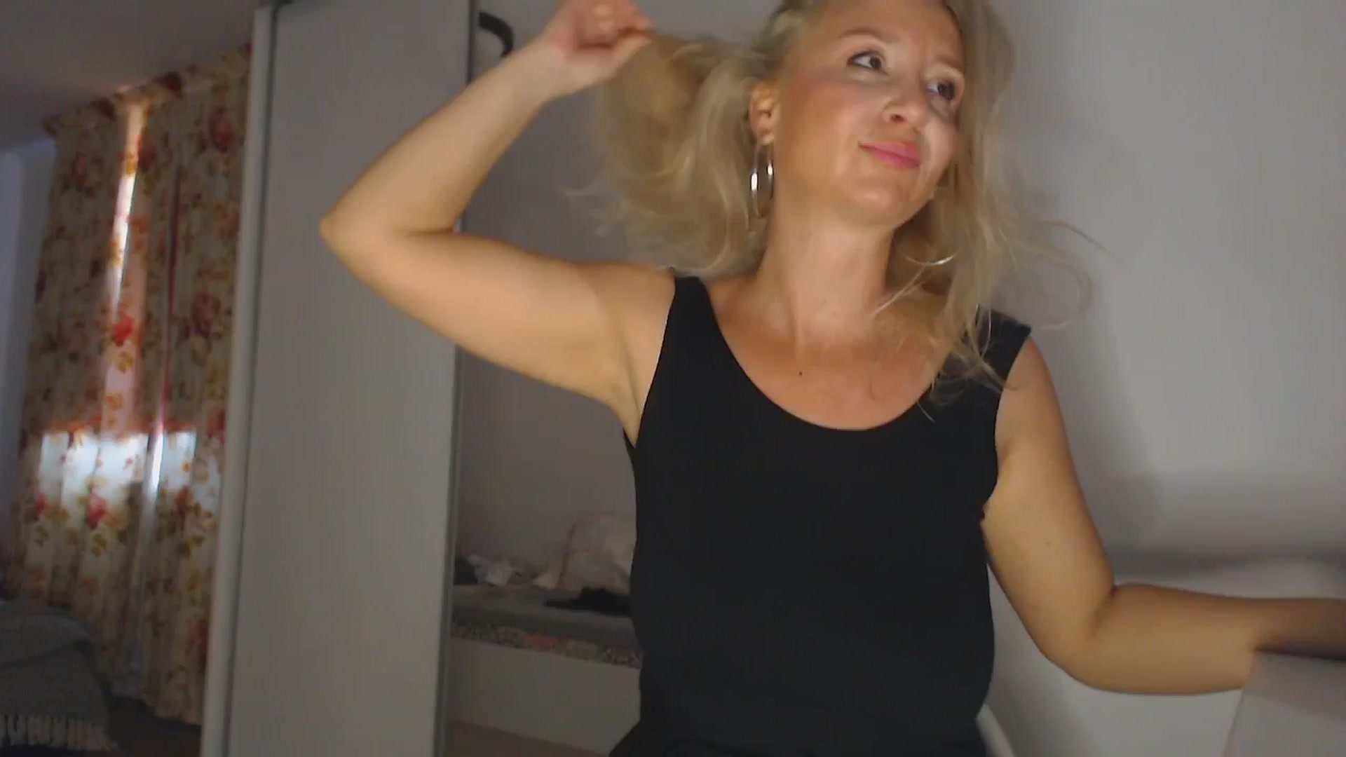 Gallery image thumbnail from Merlyn4u's myfreecams stream on, 06/08/2025, 12:02 image 4 of 20