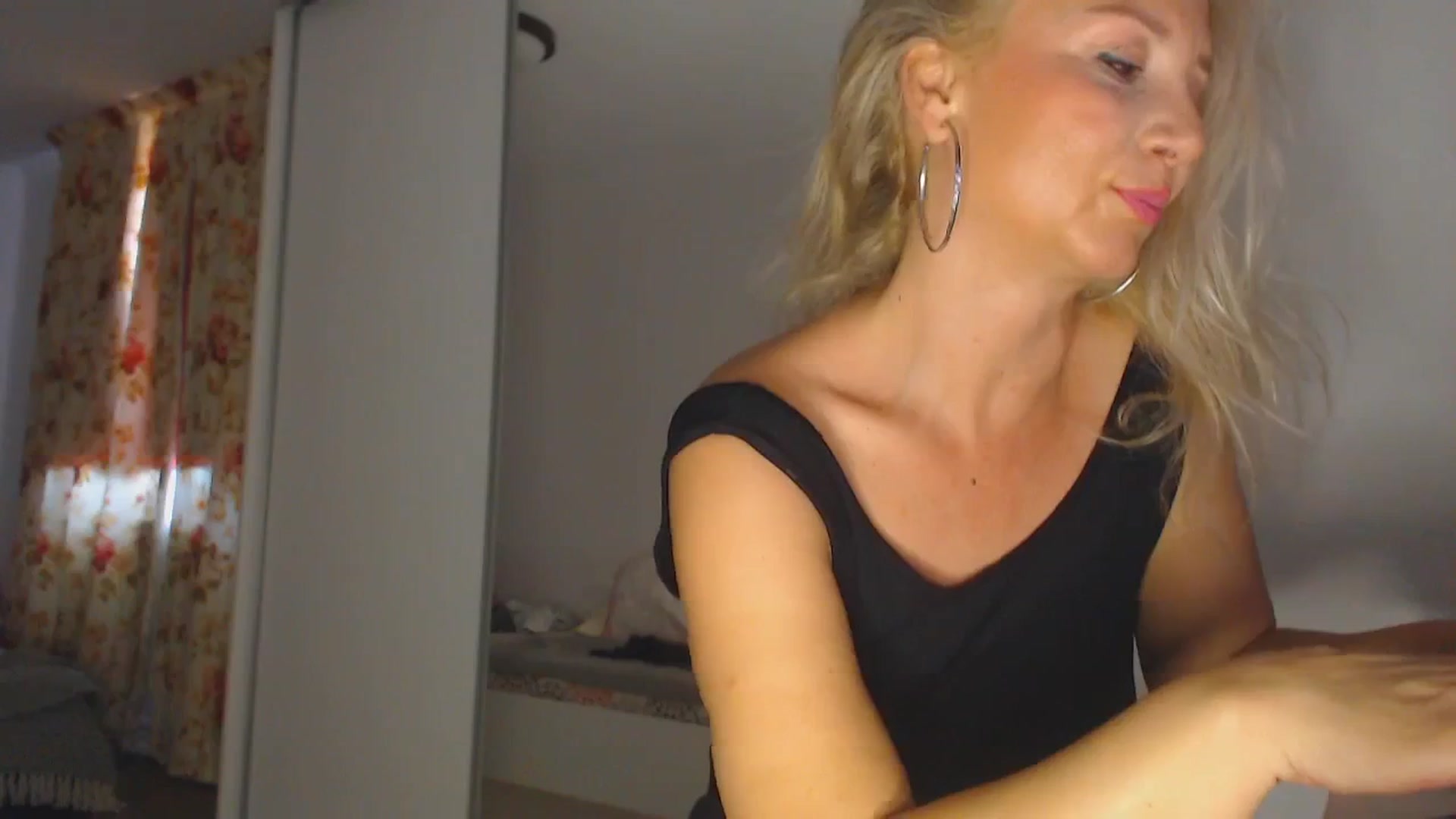 Gallery image thumbnail from Merlyn4u's myfreecams stream on, 06/08/2025, 12:02 image 7 of 20
