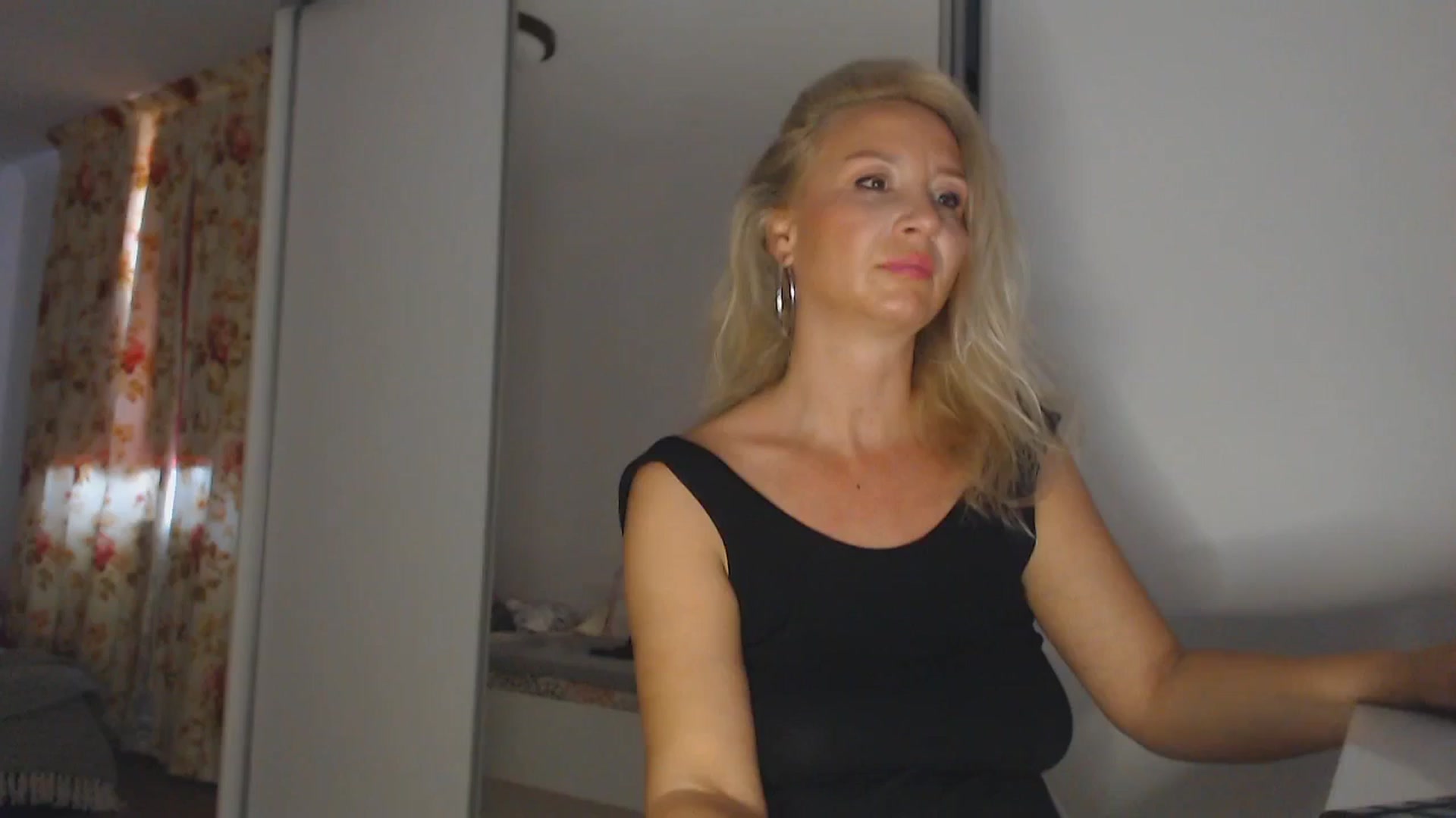 Gallery image thumbnail from Merlyn4u's myfreecams stream on, 06/08/2025, 12:02 image 6 of 20