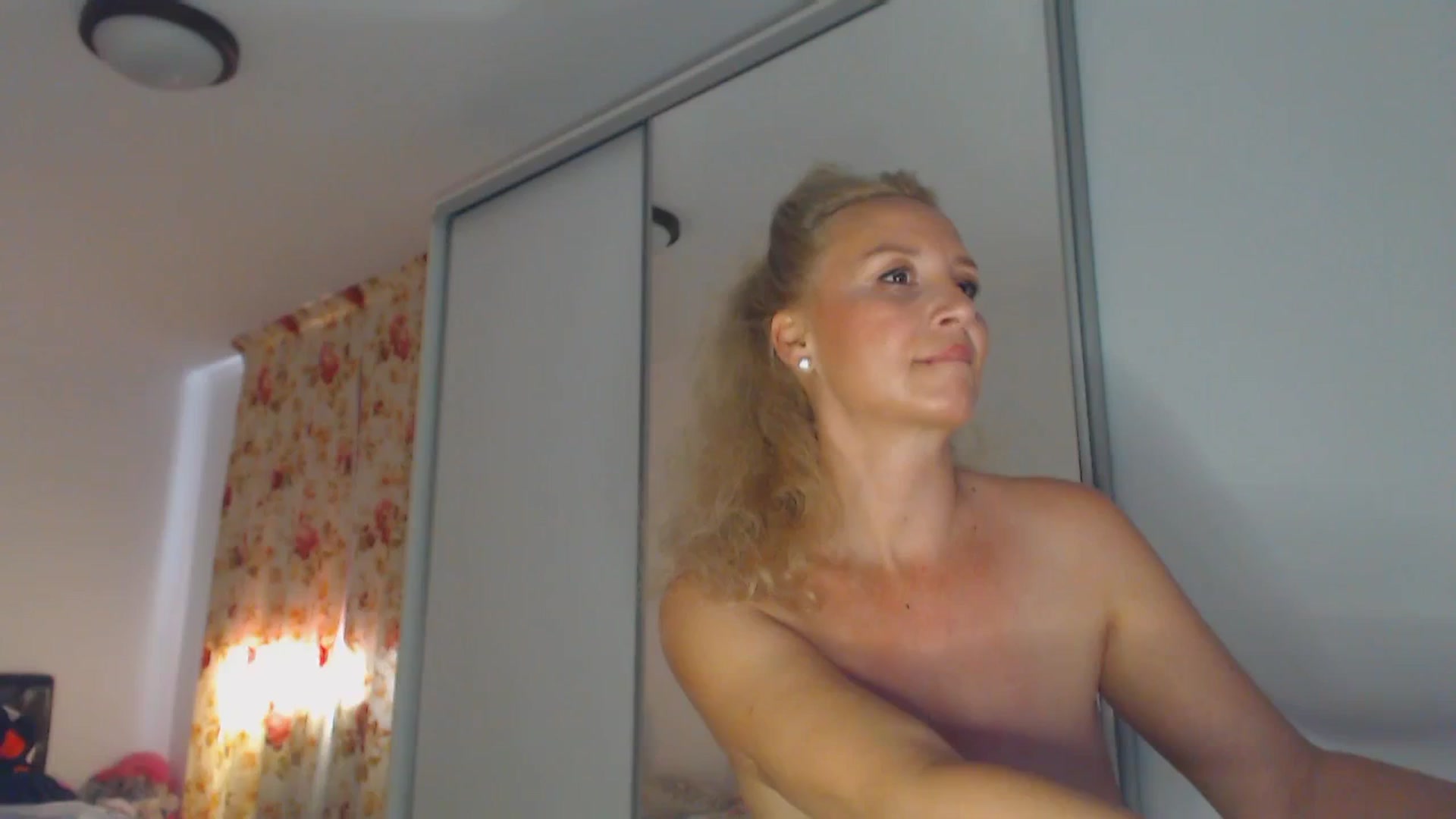 Gallery image thumbnail from Merlyn4u's myfreecams stream on, 06/10/2025, 13:03 image 13 of 20