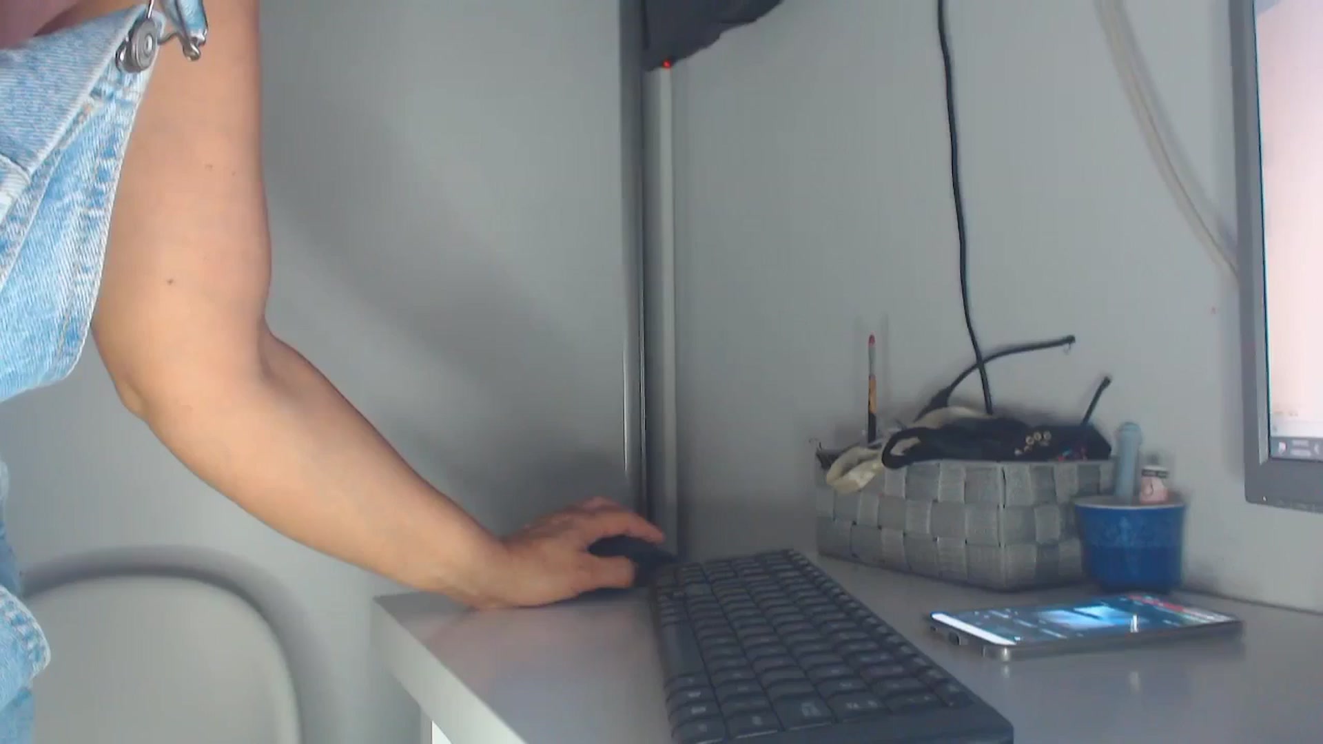 Gallery image thumbnail from Merlyn4u's myfreecams stream on, 06/22/2025, 14:01 image 4 of 20