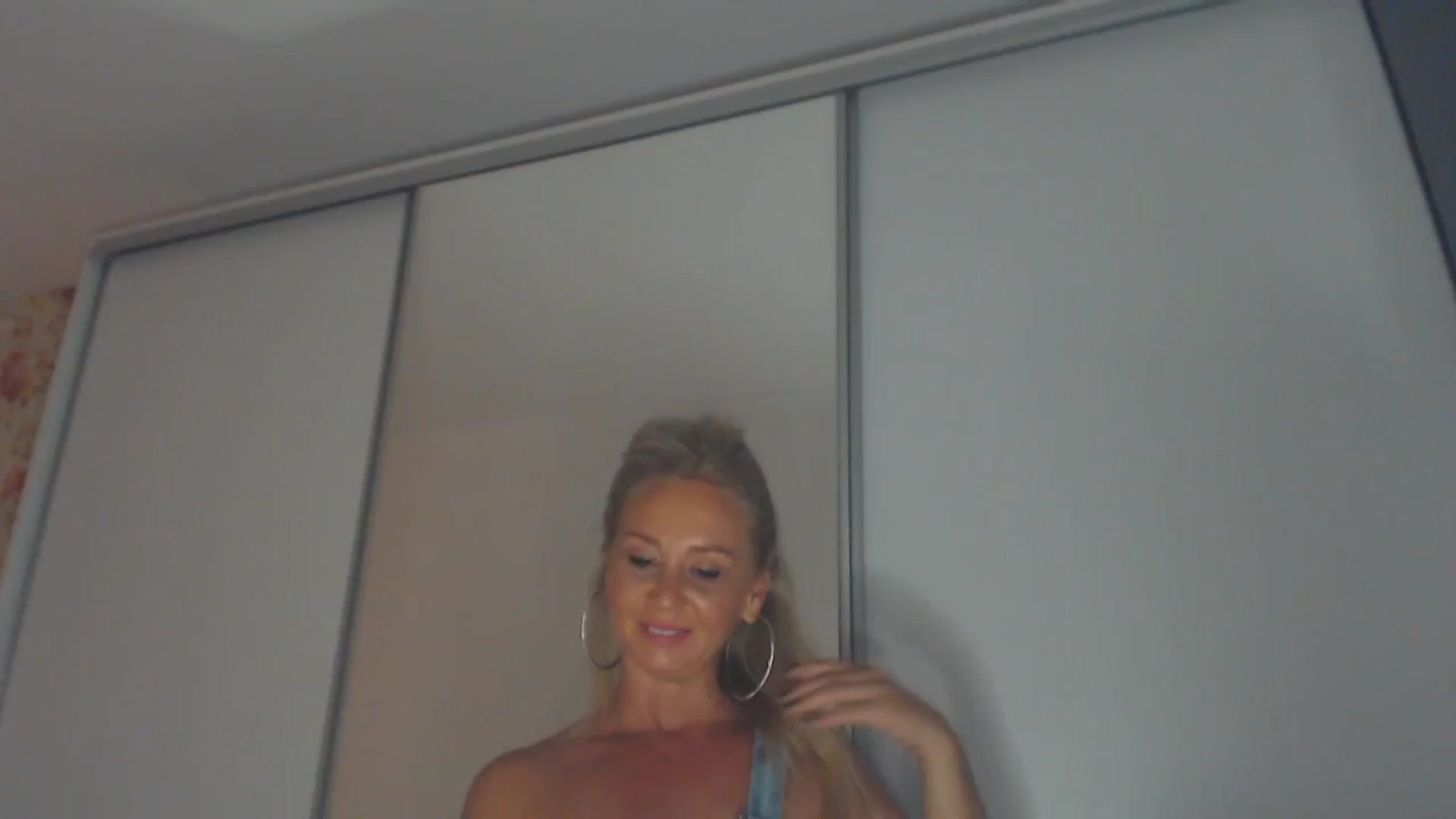 Gallery image thumbnail from Merlyn4u's myfreecams stream on, 06/22/2025, 14:01 image 6 of 20
