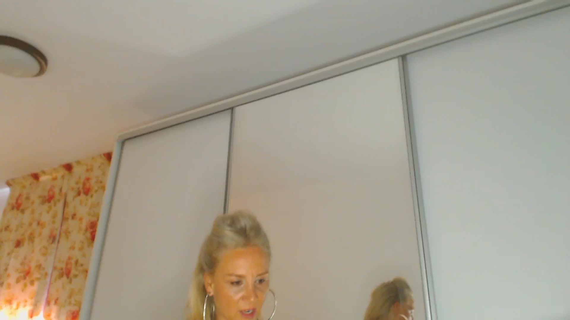 Gallery image thumbnail from Merlyn4u's myfreecams stream on, 06/22/2025, 14:01 image 10 of 20