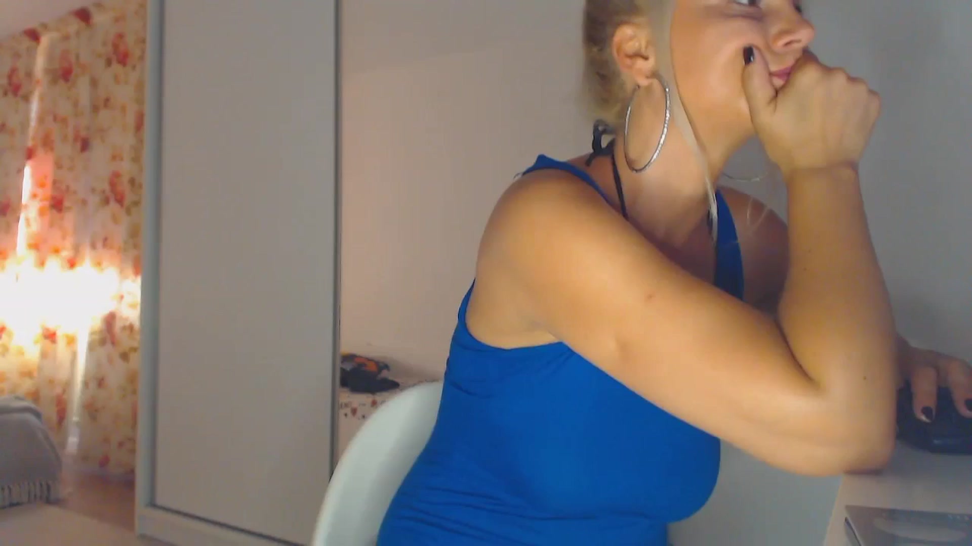 Gallery image thumbnail from Merlyn4u's myfreecams stream on, 06/25/2025, 14:31 image 2 of 20