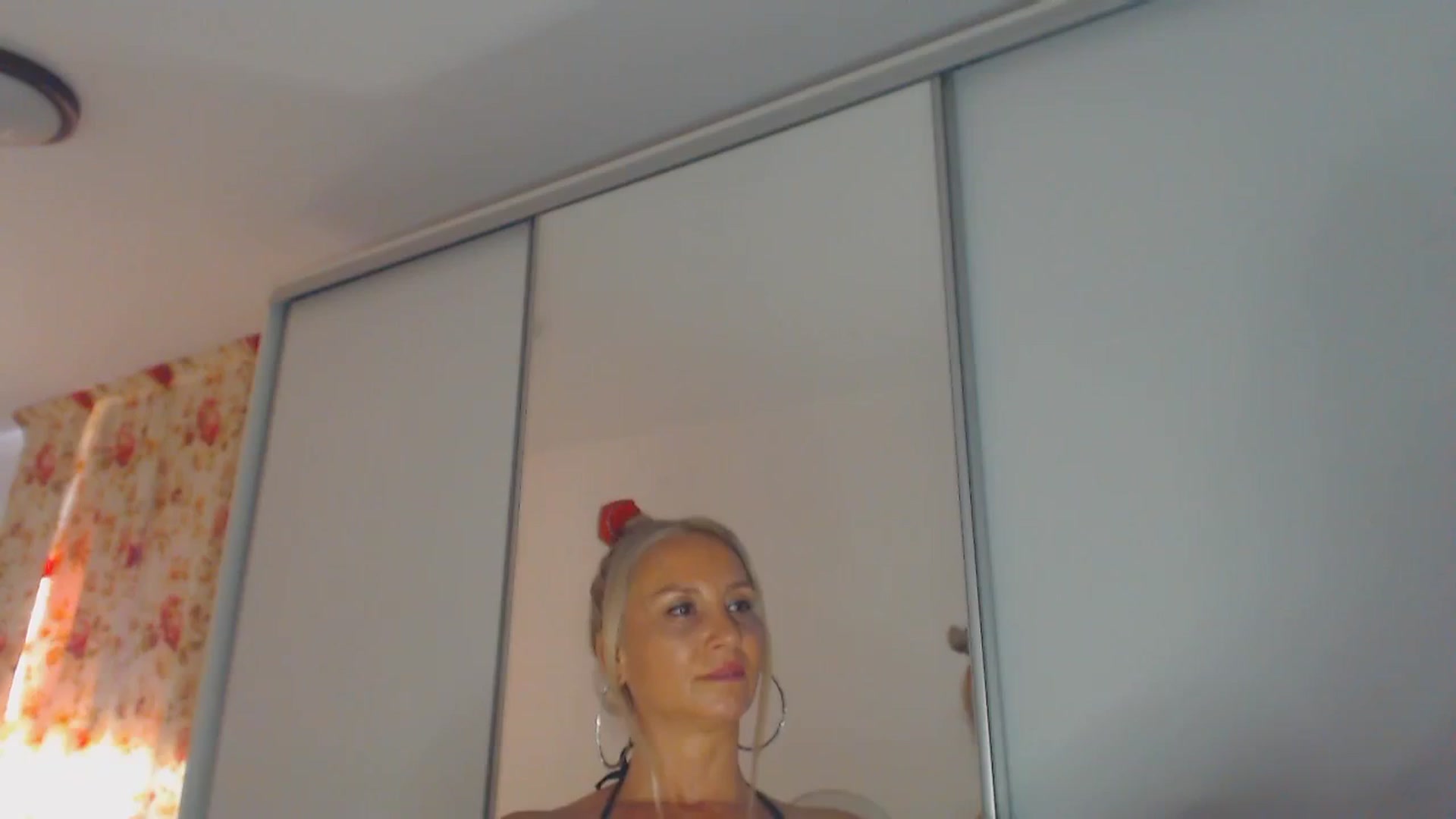 Gallery image thumbnail from Merlyn4u's myfreecams stream on, 06/25/2025, 14:31 image 15 of 20